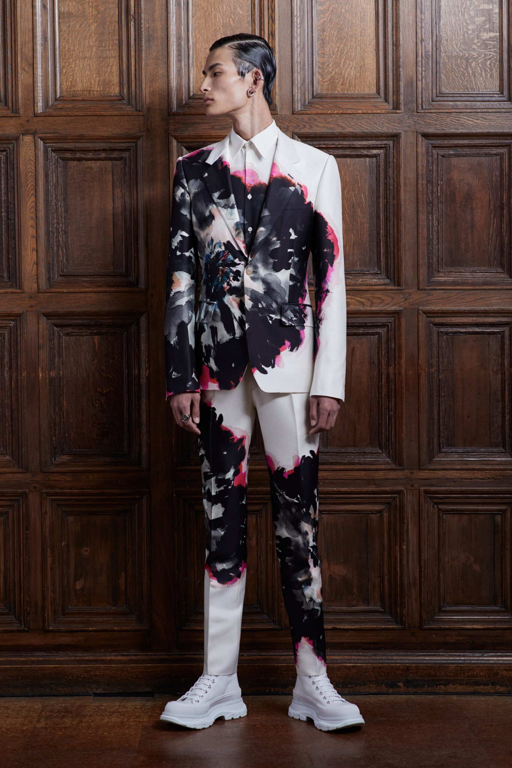 tailored printed suit with shoes