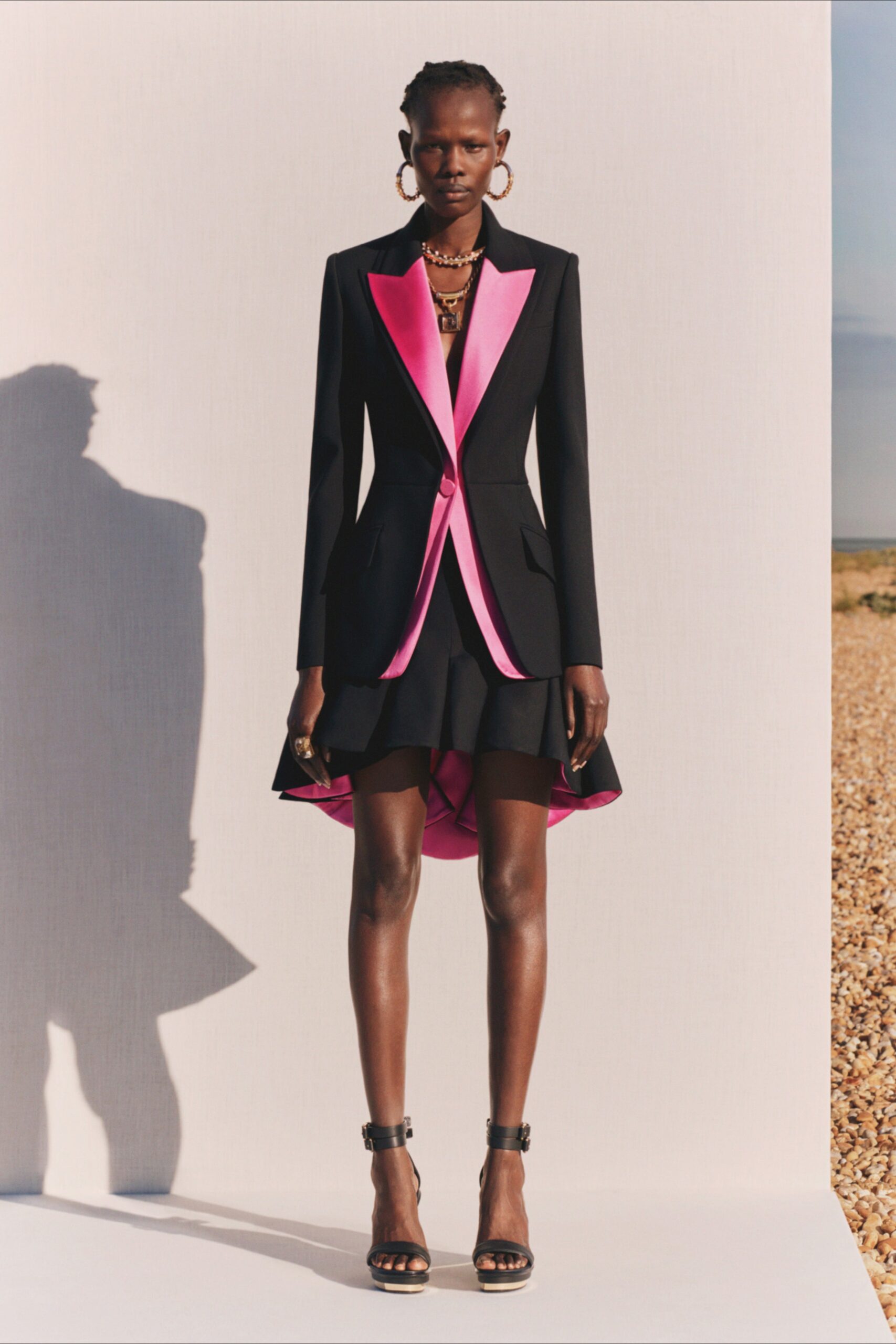 black long-sleeve collared tailored buttoned layered blazer