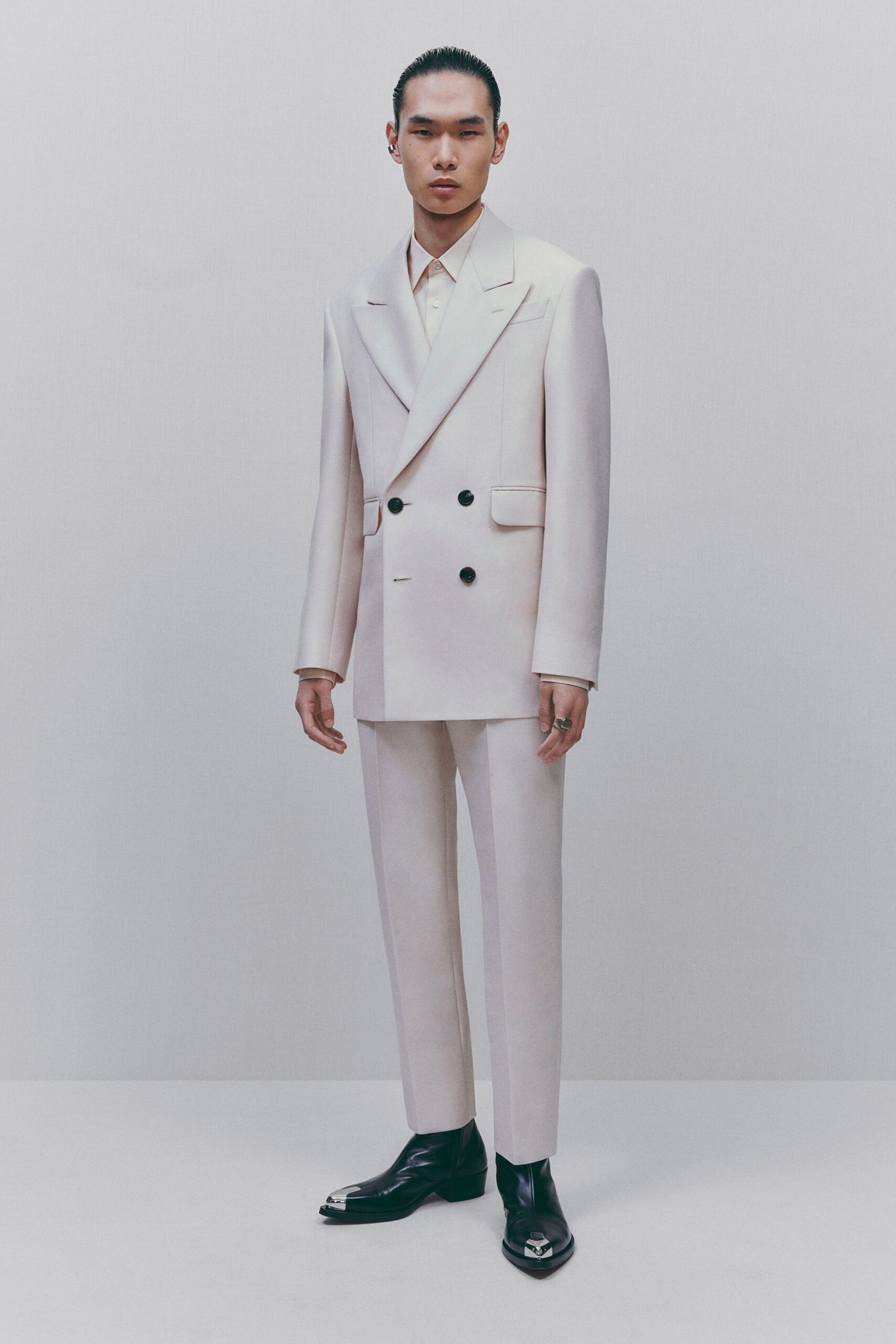 white wool long-sleeve collared tailored buttoned suit