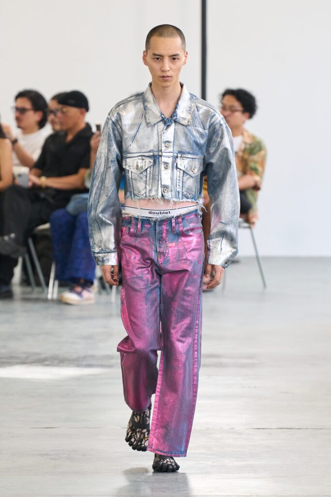 A relaxed blue denim cropped jacket paired with relaxed pink wide-leg pants.