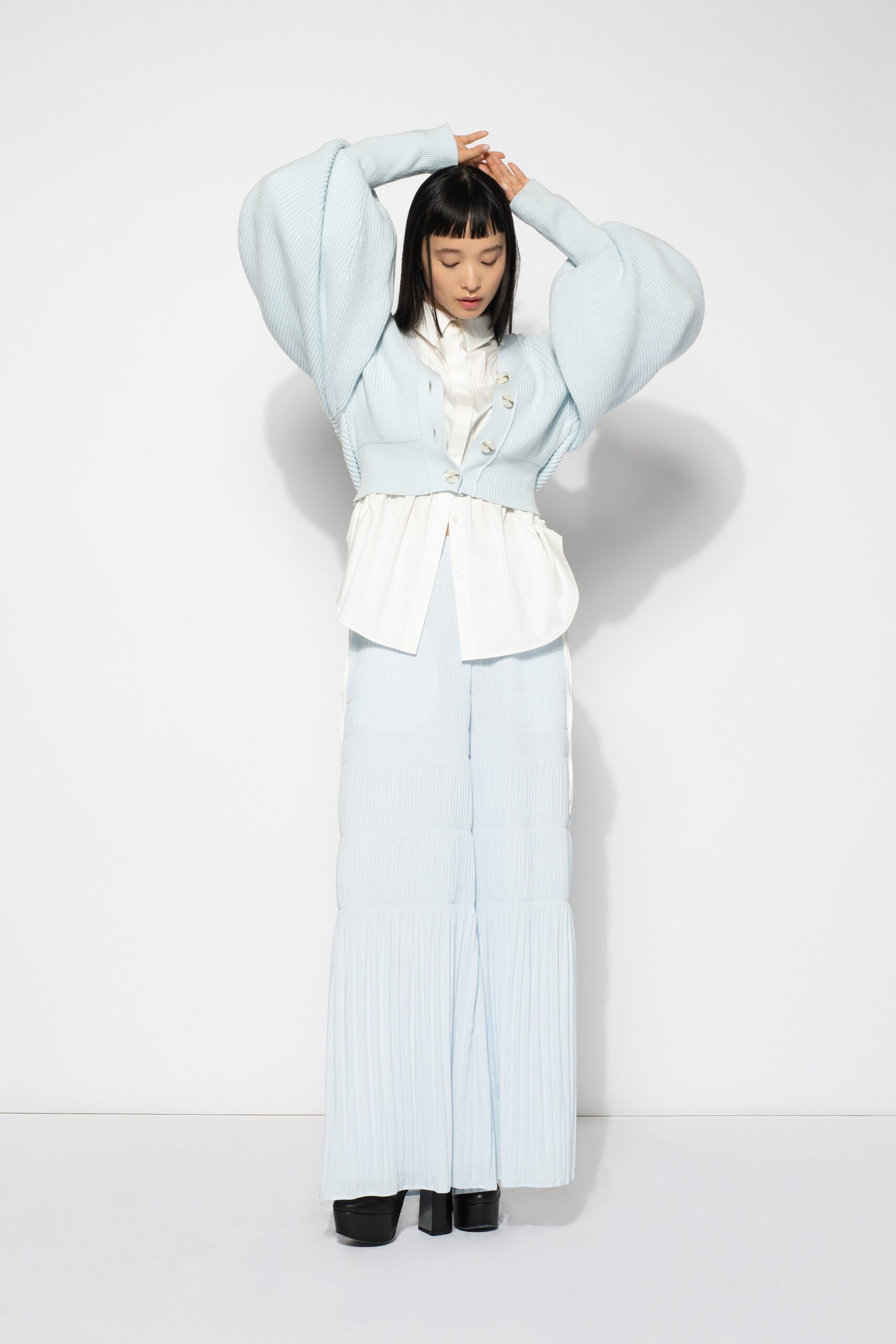 blue knit long-sleeve relaxed pleated jacket
