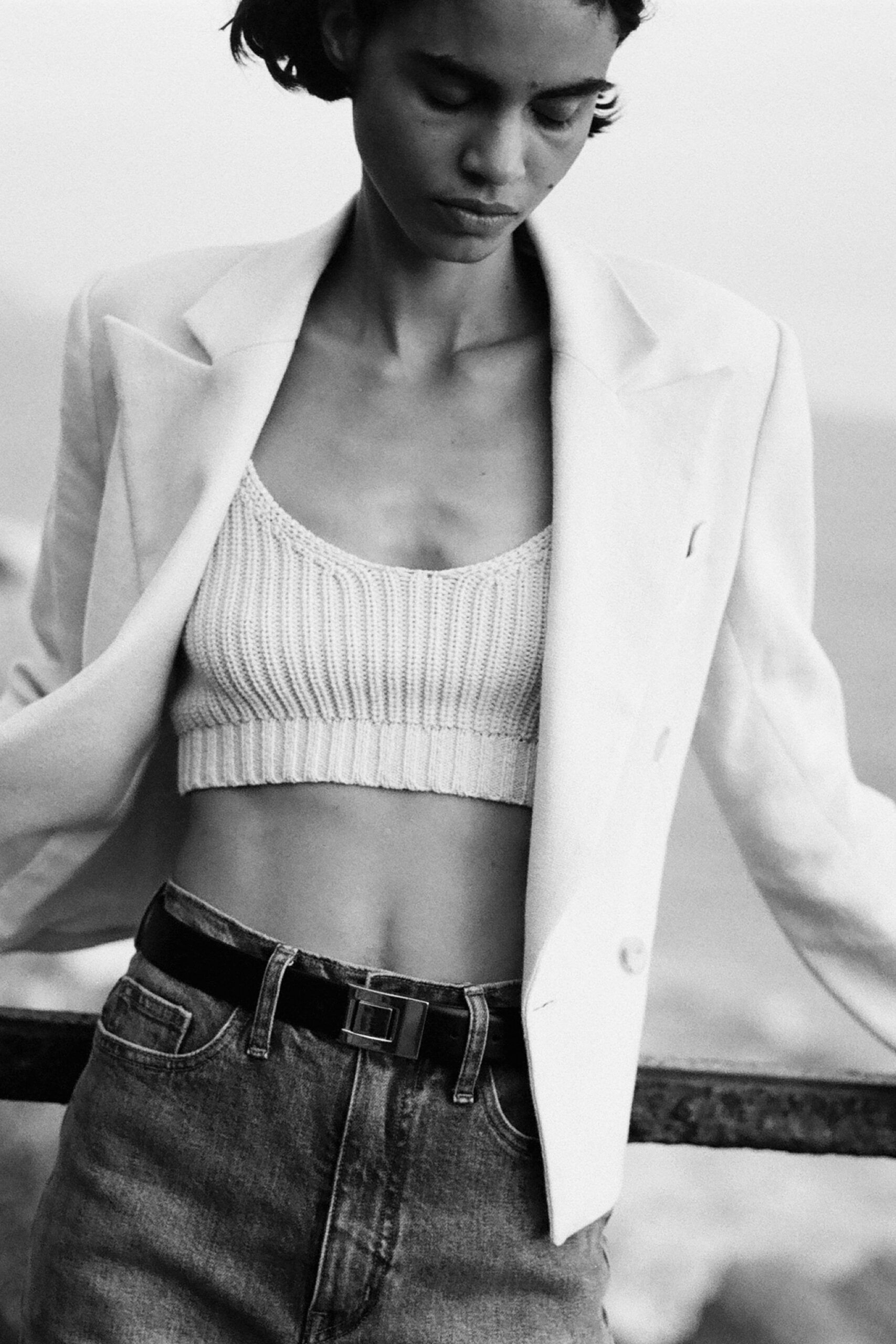 white knit sleeveless scoop-neck fitted crop-top
