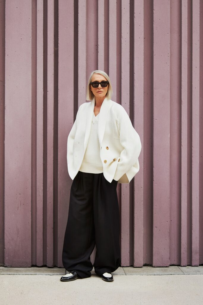 An oversized white jacket with a V-neck and black wide-leg pants for a chic look.