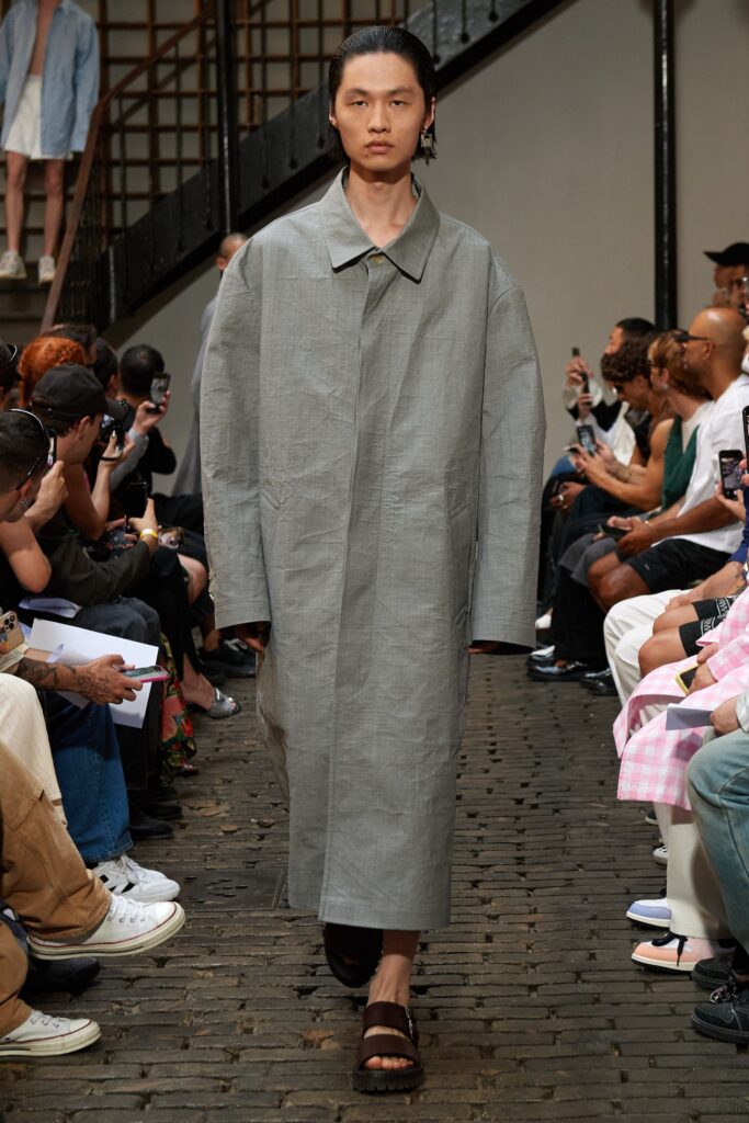 An oversized gray coat made of cotton with a collared neckline and straight-leg silhouette.