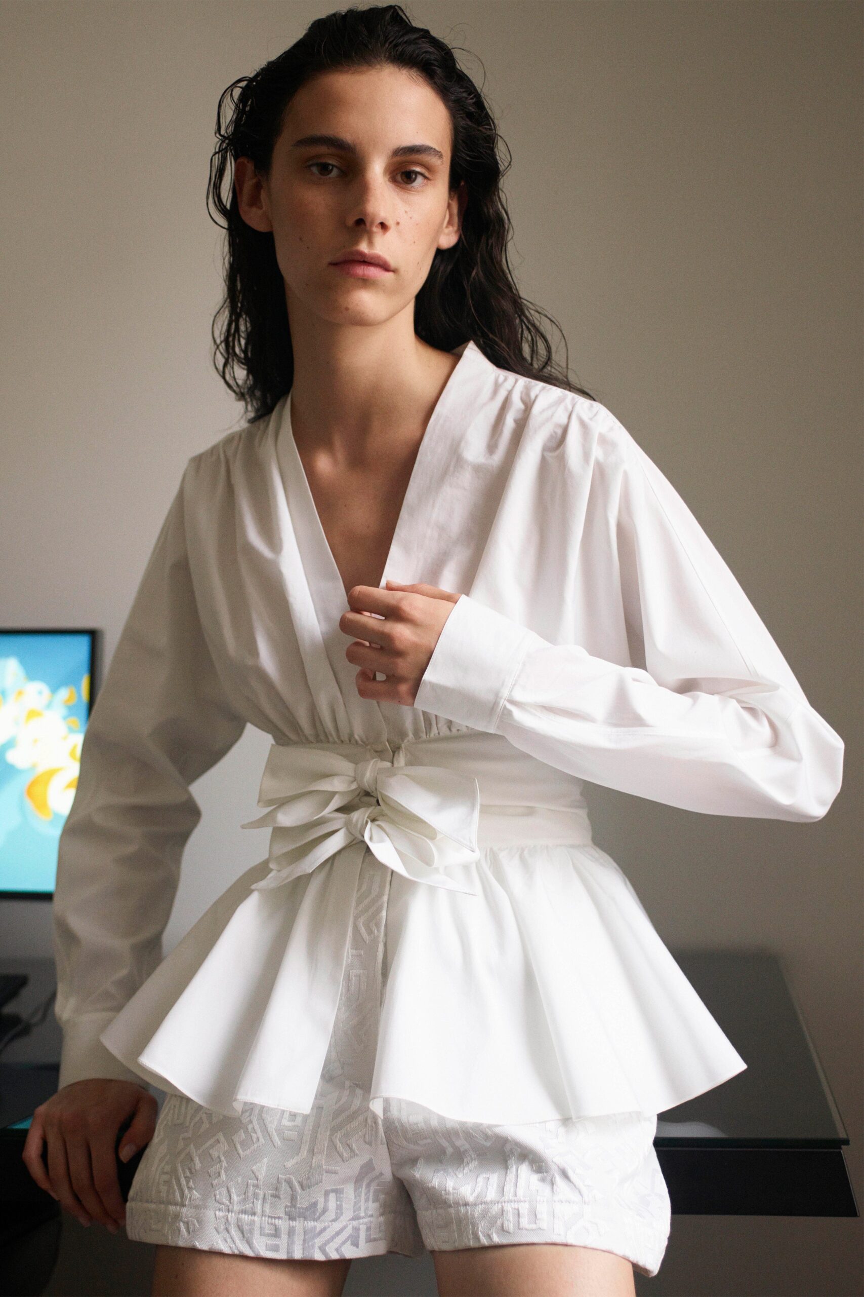 white cotton fitted textured short shorts