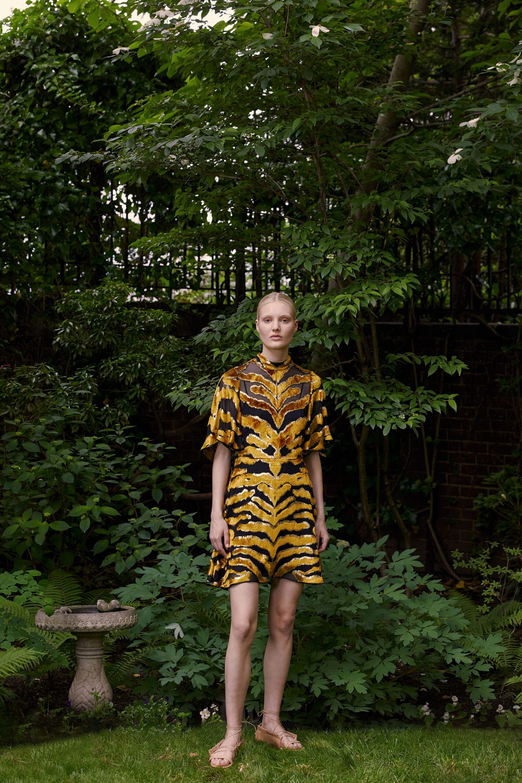 yellow cotton short-sleeve collared relaxed printed mini dress