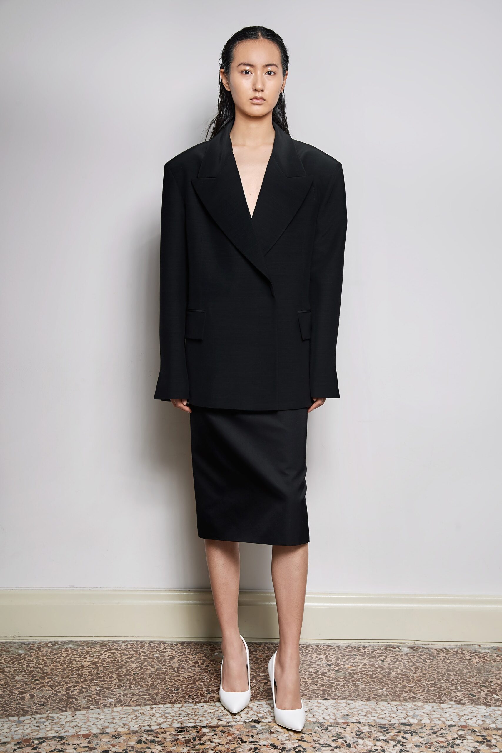black cotton long-sleeve v-neck oversized blazer