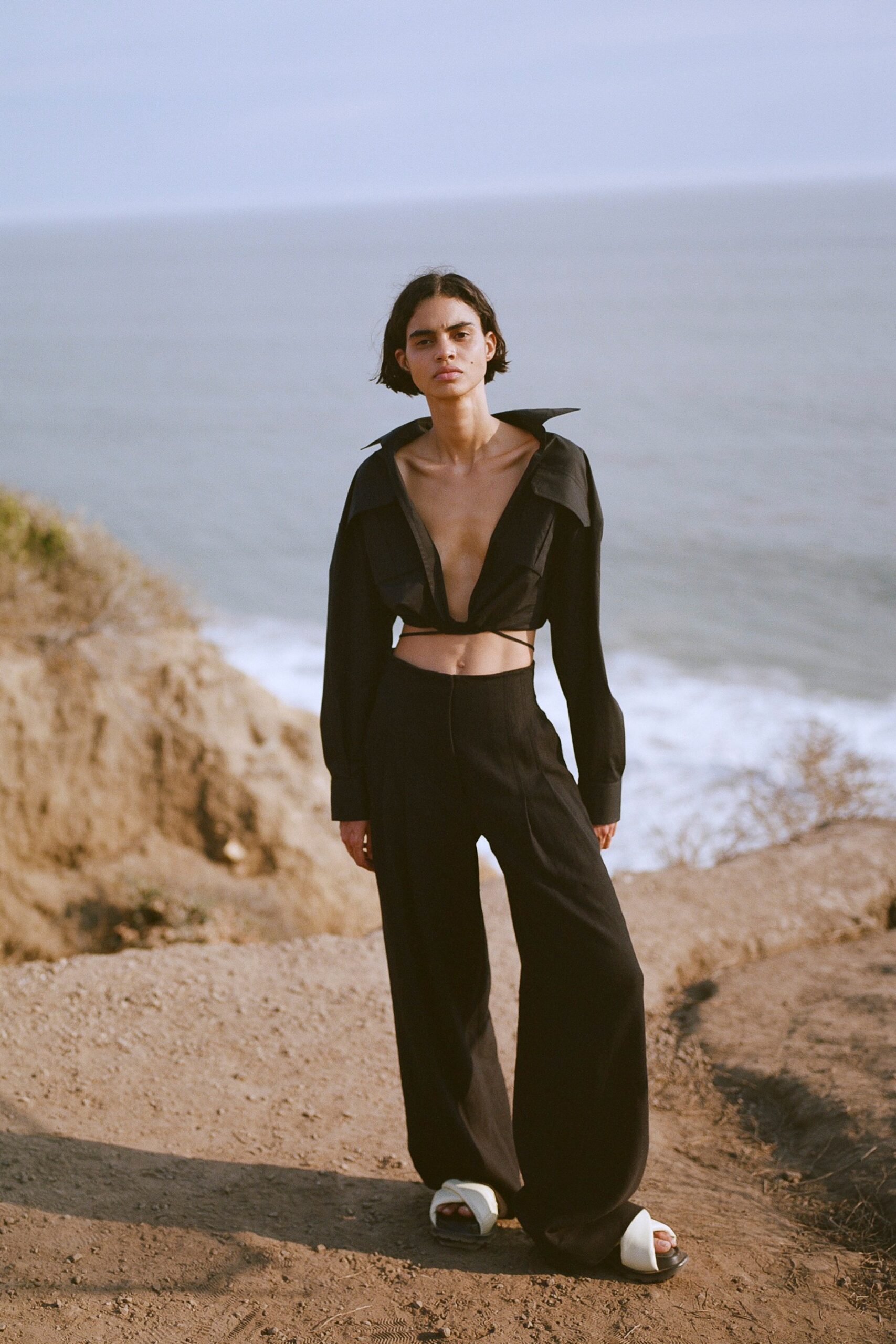 black cotton long-sleeve collared fitted structured jacket