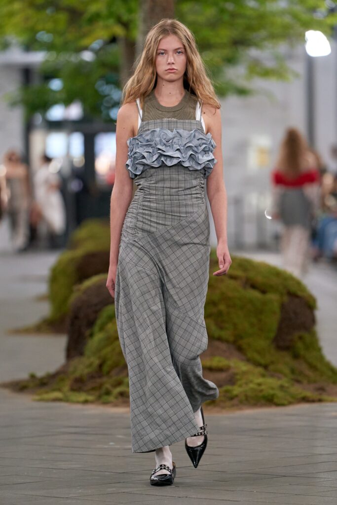 gray fitted sleeveless jumpsuit