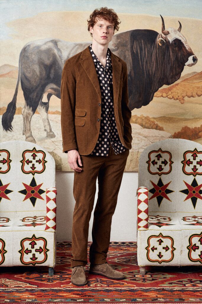 A tailored brown suit featuring a printed shirt and long sleeves.