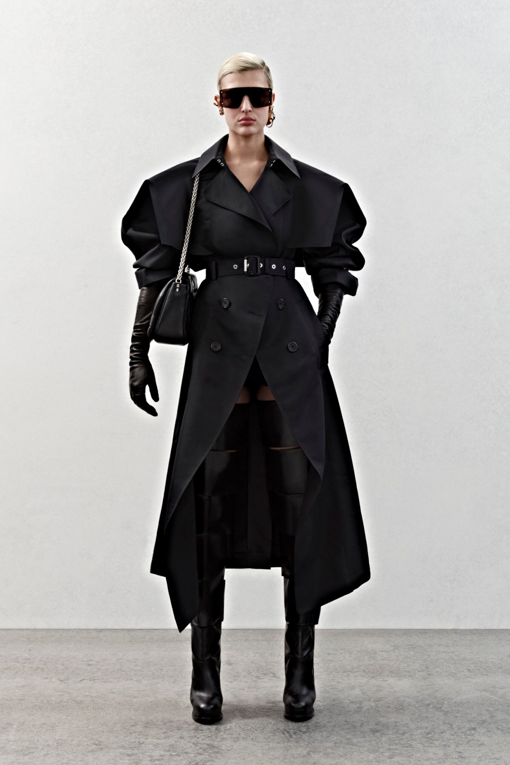 Alexander McQueen F/W 23 Look 16