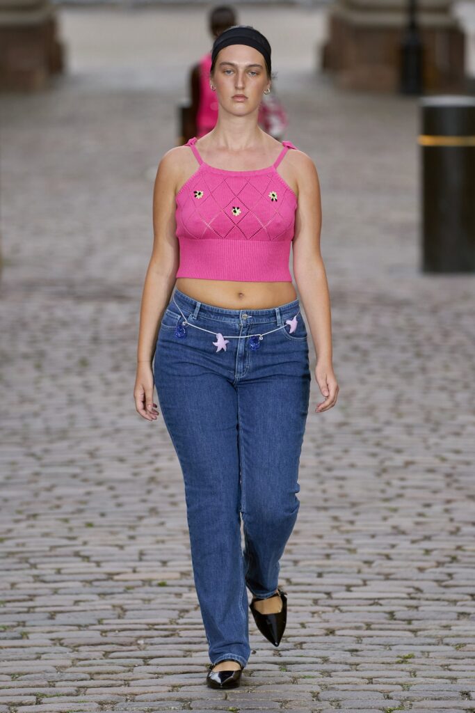 pink crop-top and blue jeans