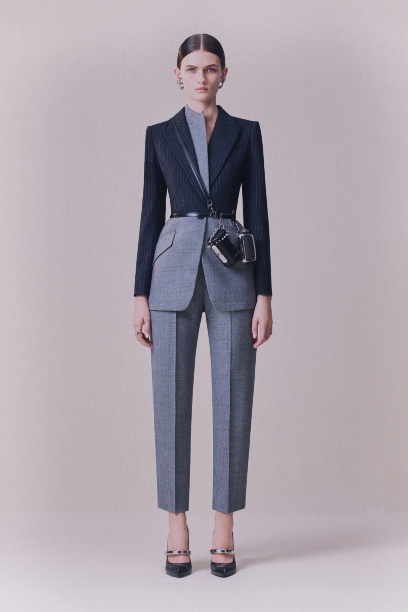 black wool long-sleeve collared tailored buttoned pencil blazer