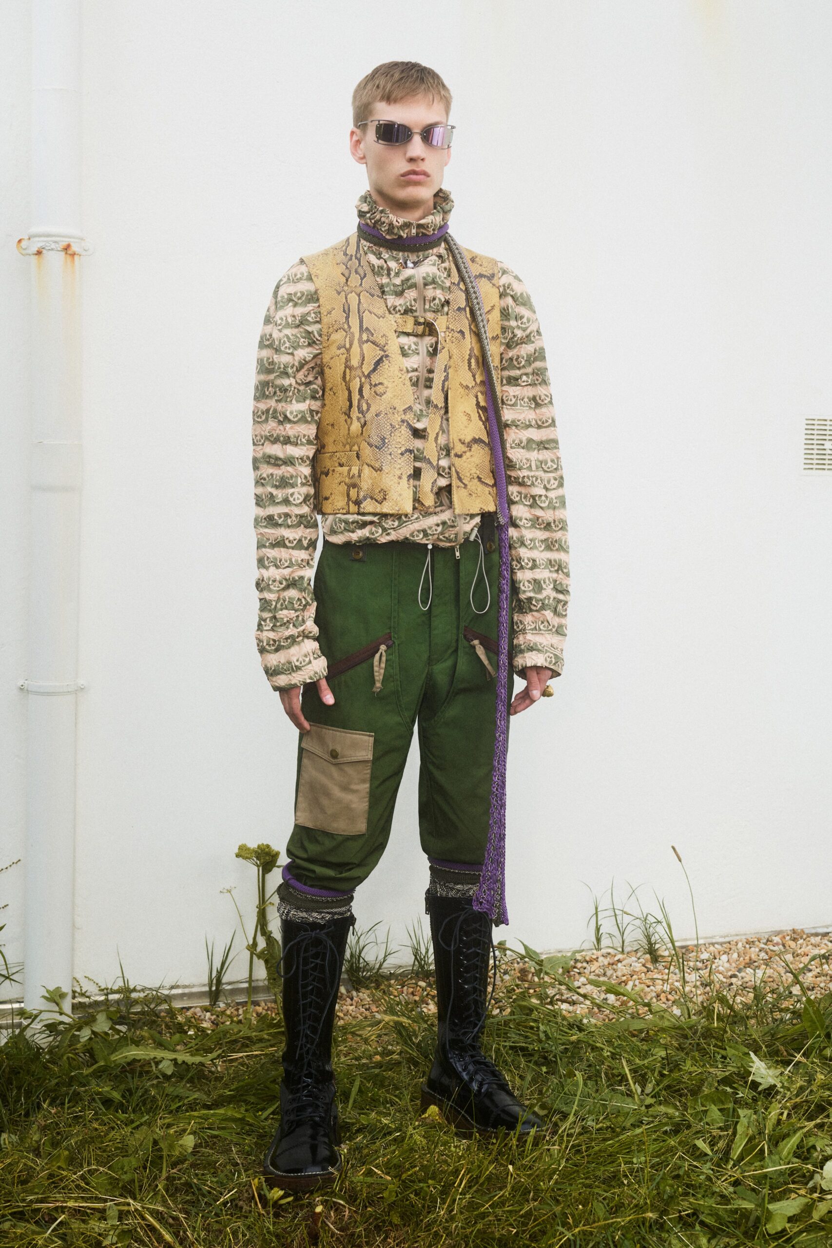 green cotton relaxed cargo pants