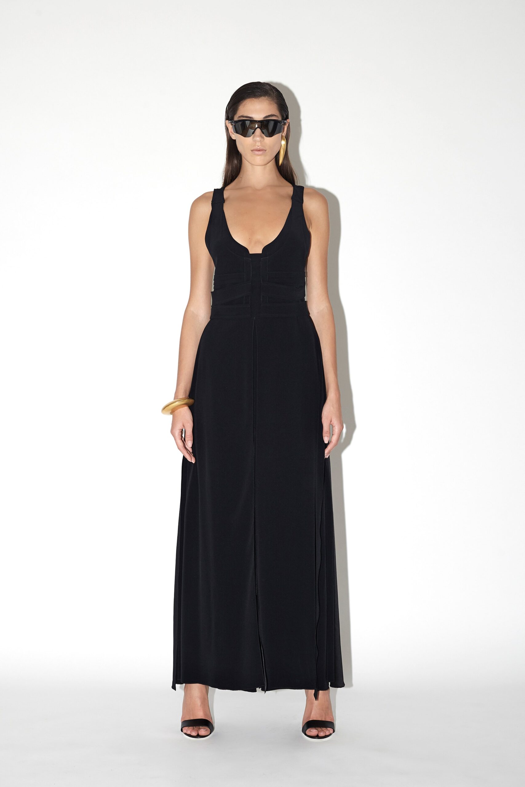 fitted black sleeveless maxi dress