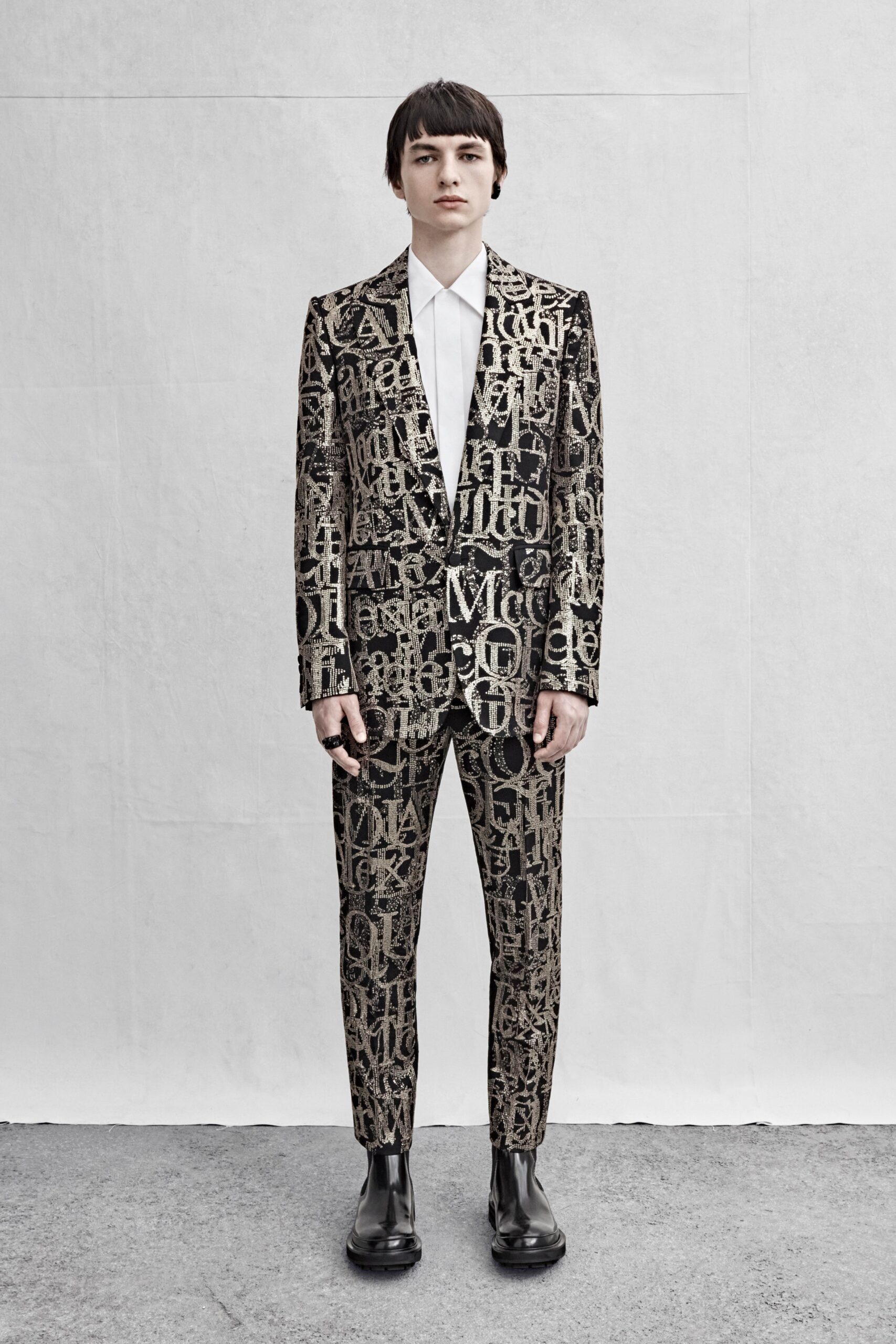 black silk long-sleeve collared tailored printed suit