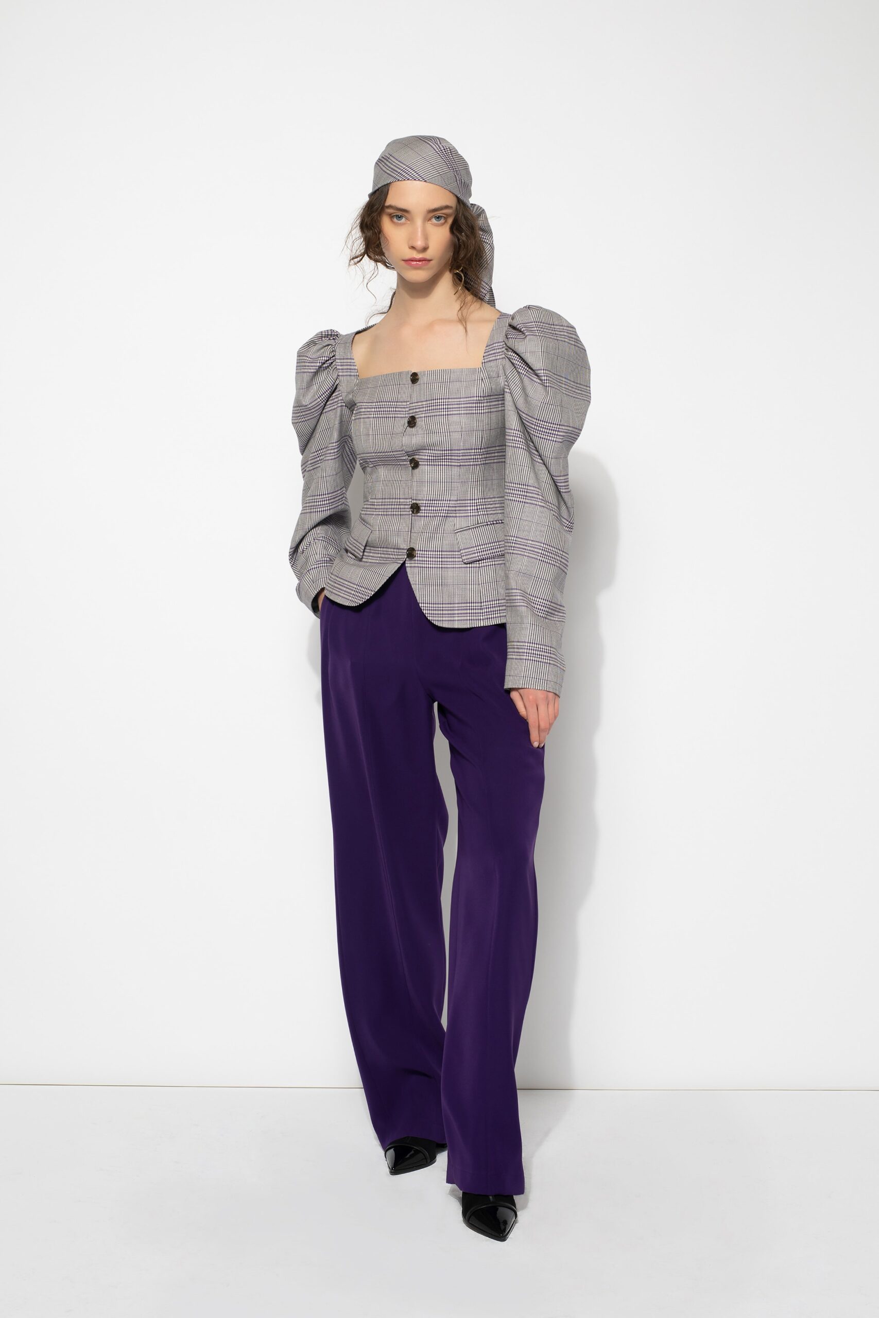 gray cotton sleeveless collared fitted buttoned padded blazer