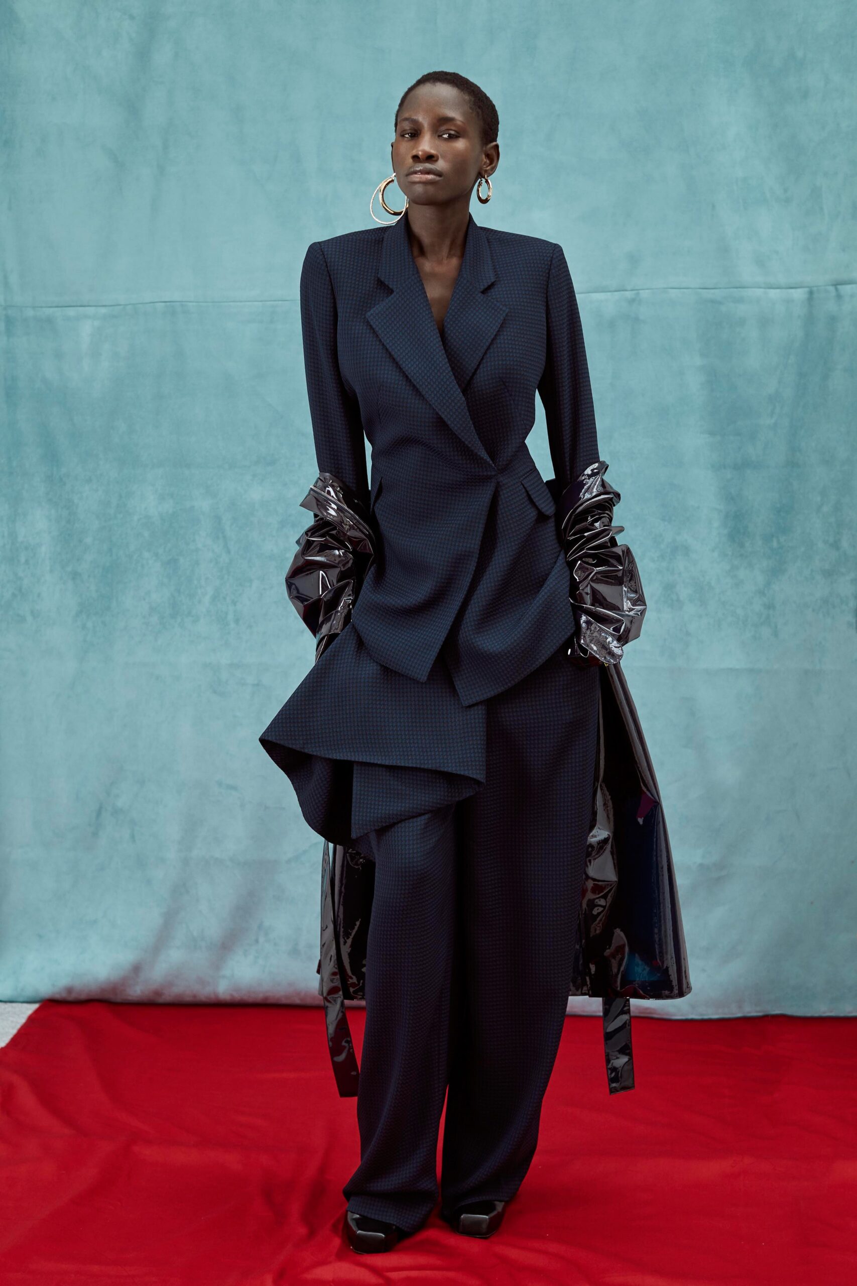 black wool long-sleeve collared tailored buttoned layered suit