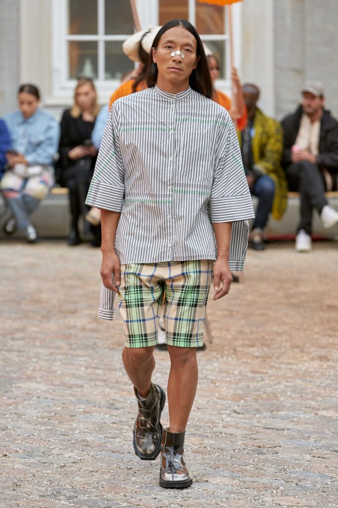A relaxed fit shirt with stripes paired with high-waisted checked shorts.