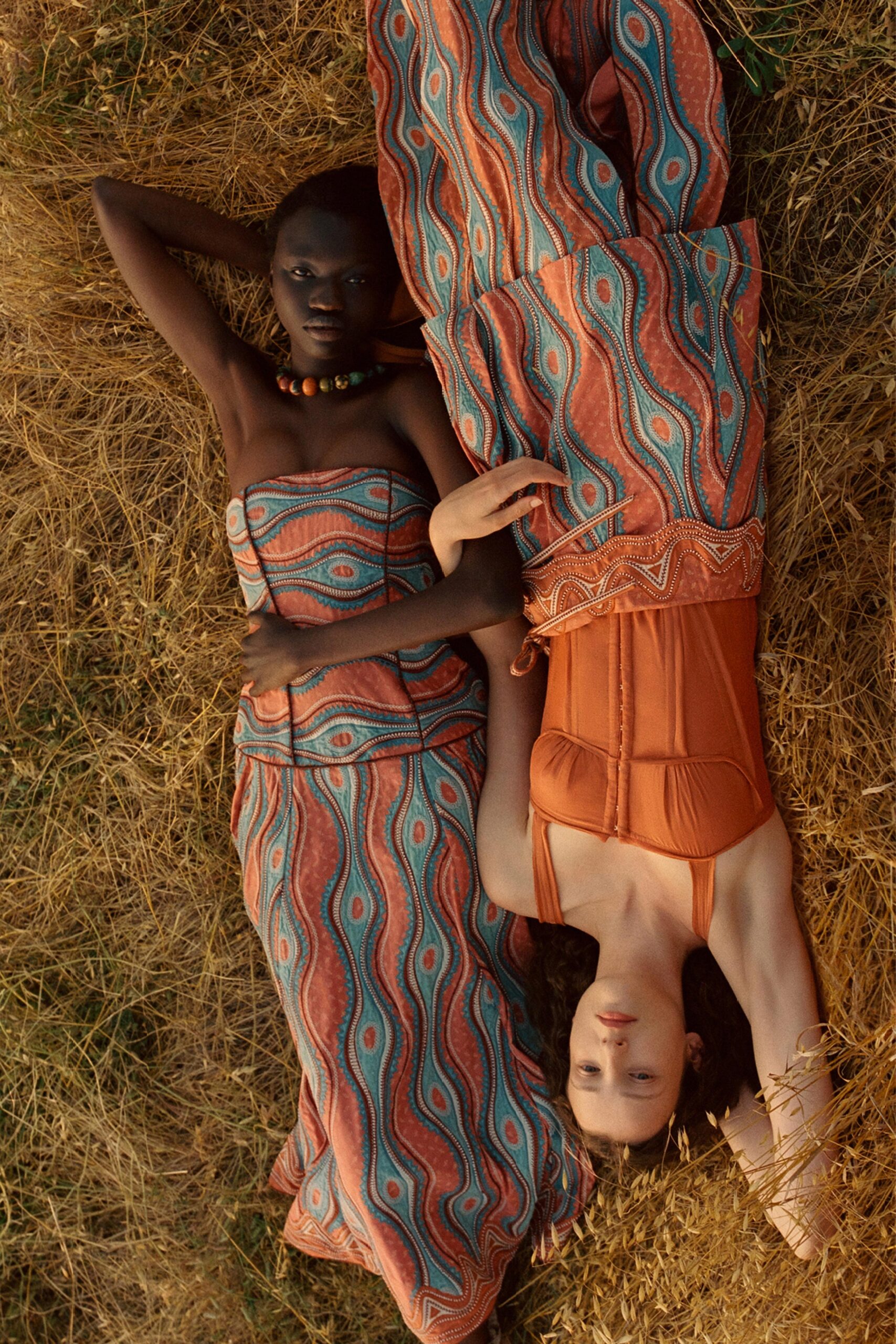 A fitted multicolor strapless dress made of cotton with a printed design.