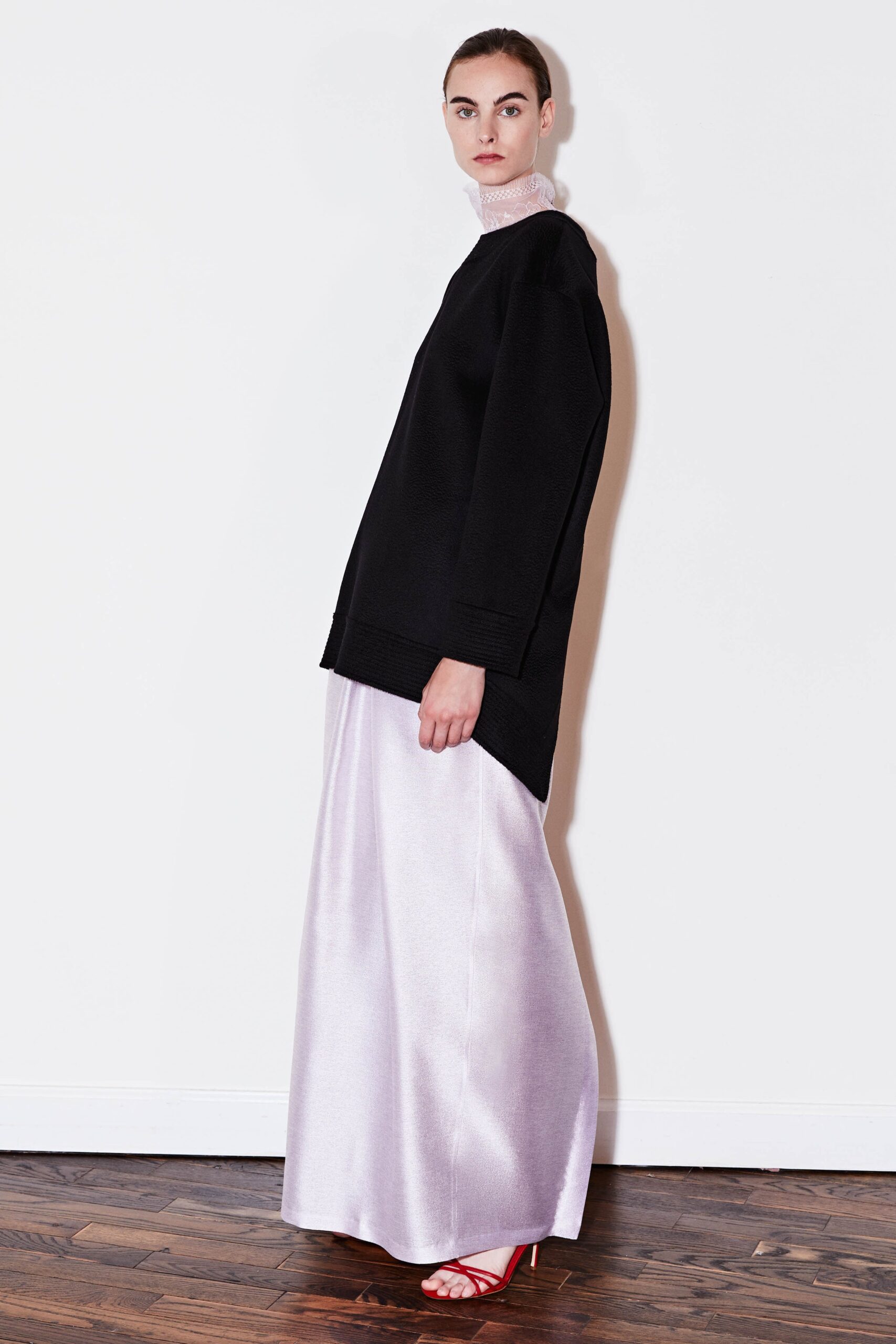 black cotton long-sleeve collared oversized cropped sweater