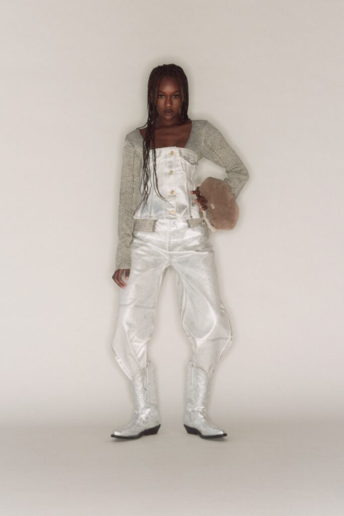 A relaxed gray cotton jacket with long sleeves paired with white pants featuring button details.