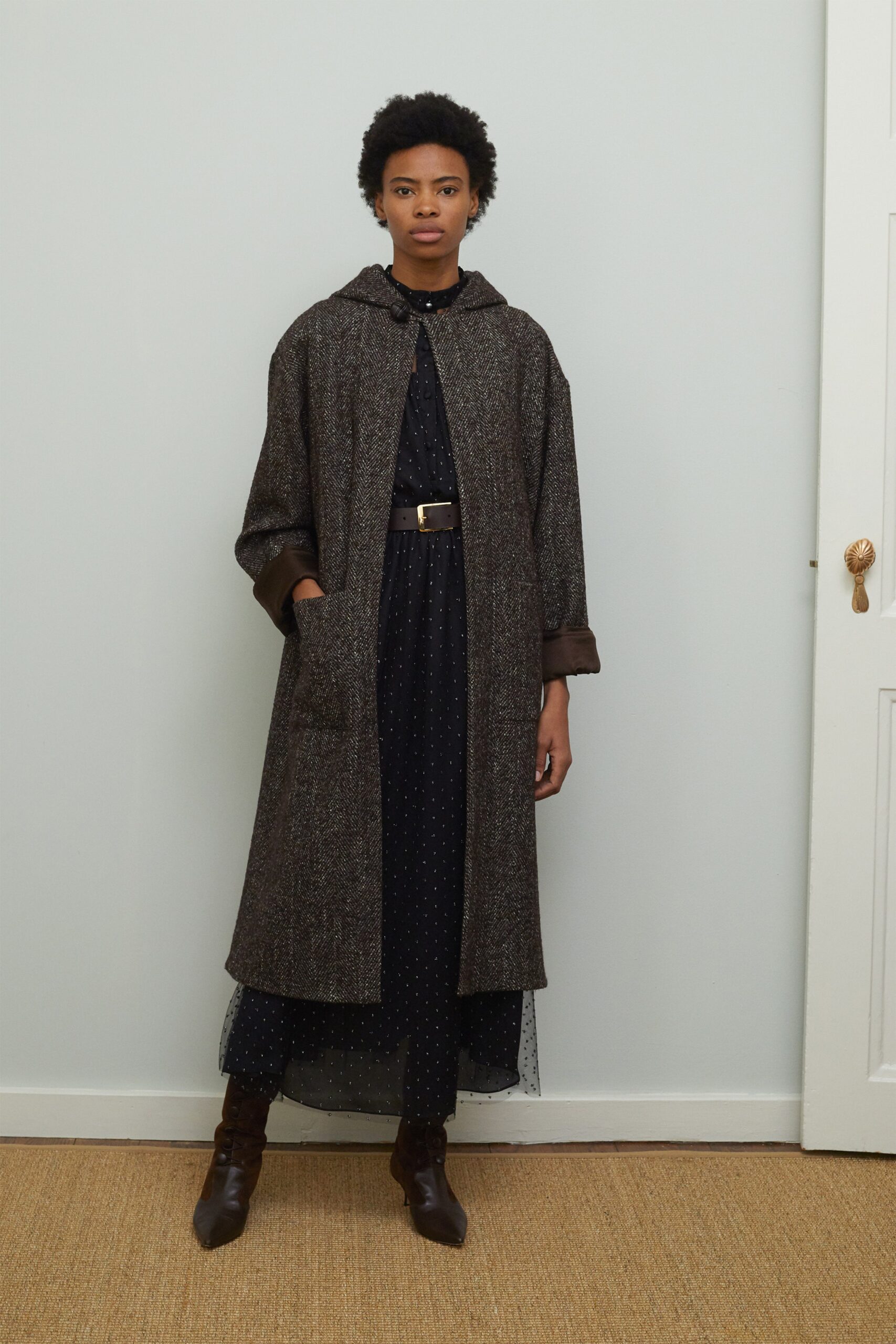 brown wool long-sleeve hooded relaxed buttoned pockets coat