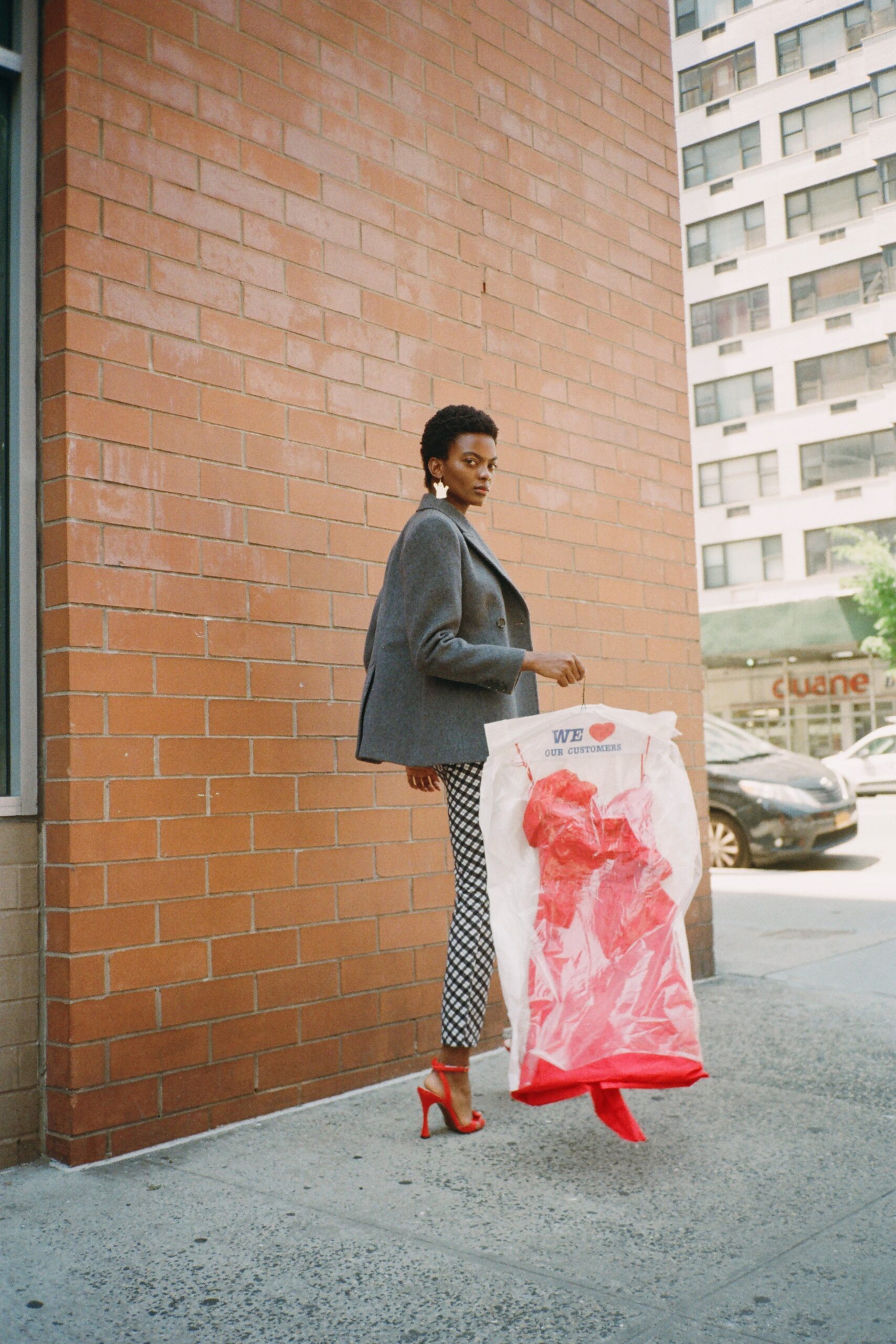gray wool long-sleeve collared tailored buttoned blazer