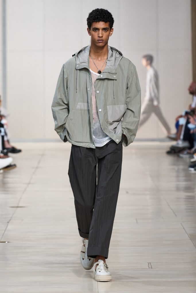 A relaxed gray jacket with long sleeves and a collared design, paired with wide-leg pants.