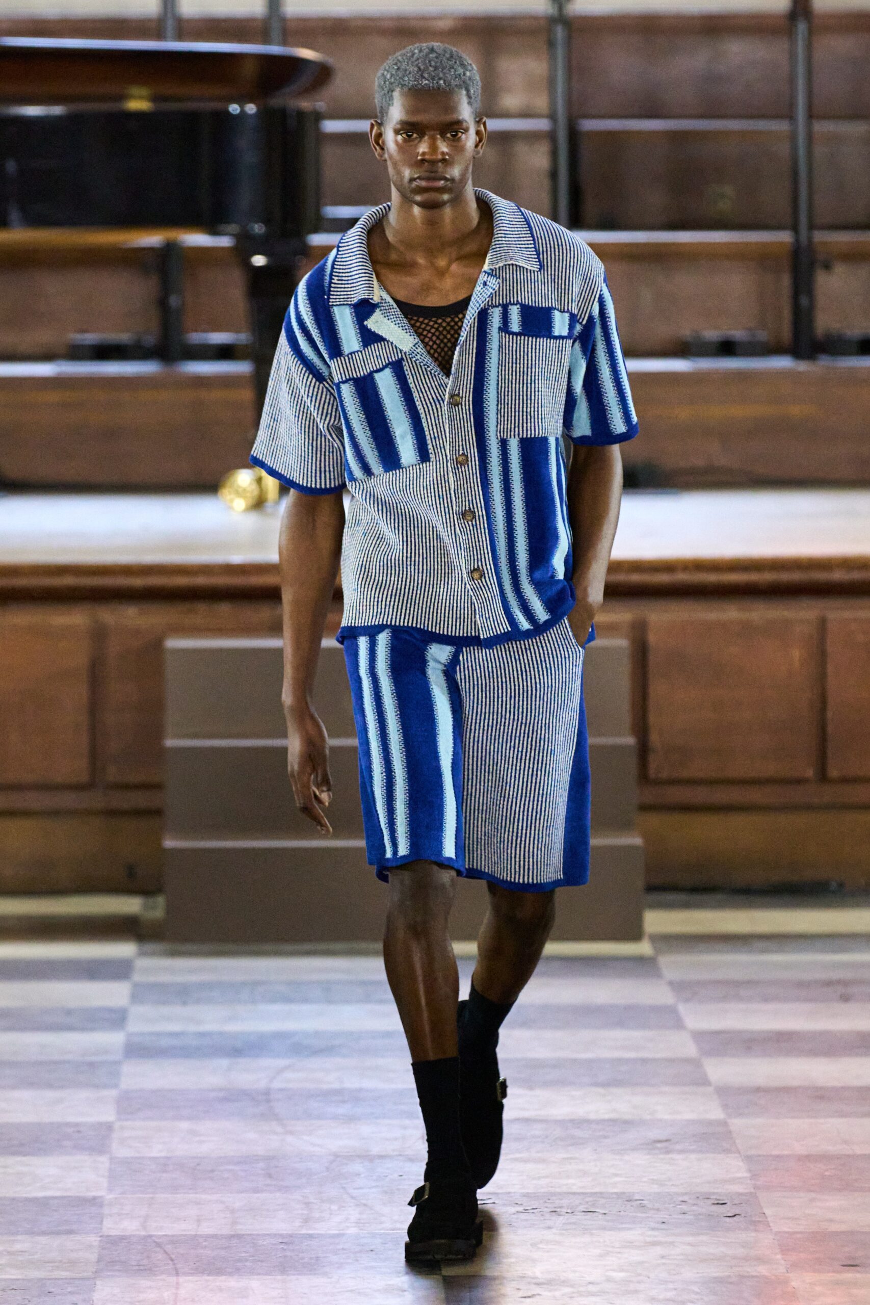 blue cotton short-sleeve collared relaxed striped buttoned shirt