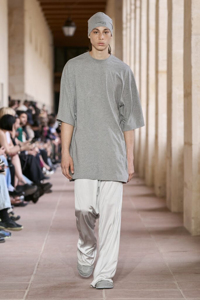 An oversized gray cotton t-shirt with short sleeves paired with straight-leg pants.