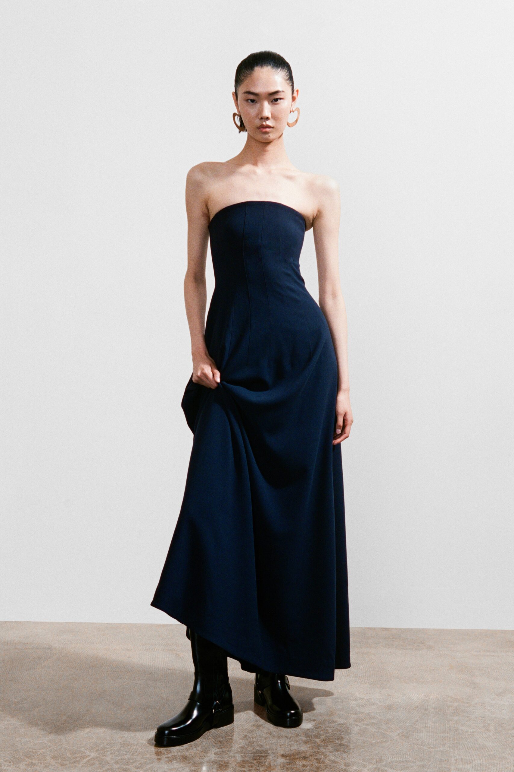 A fitted blue strapless dress with a maxi silhouette, perfect for elegant occasions.