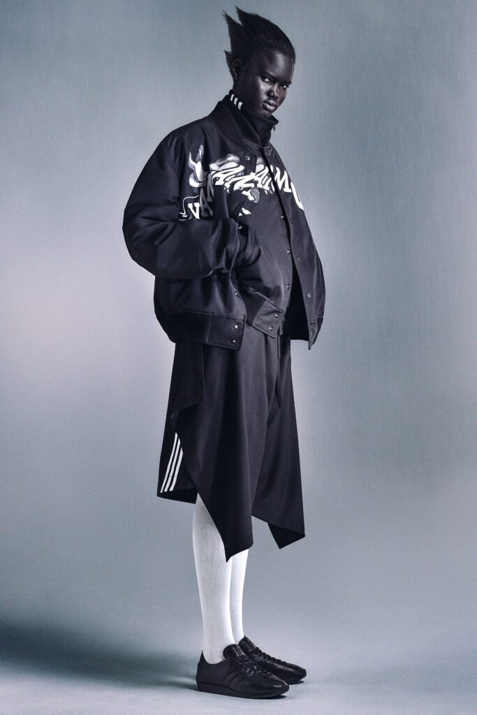 A relaxed black jacket with long sleeves and asymmetric pants, creating a modern streetwear look.