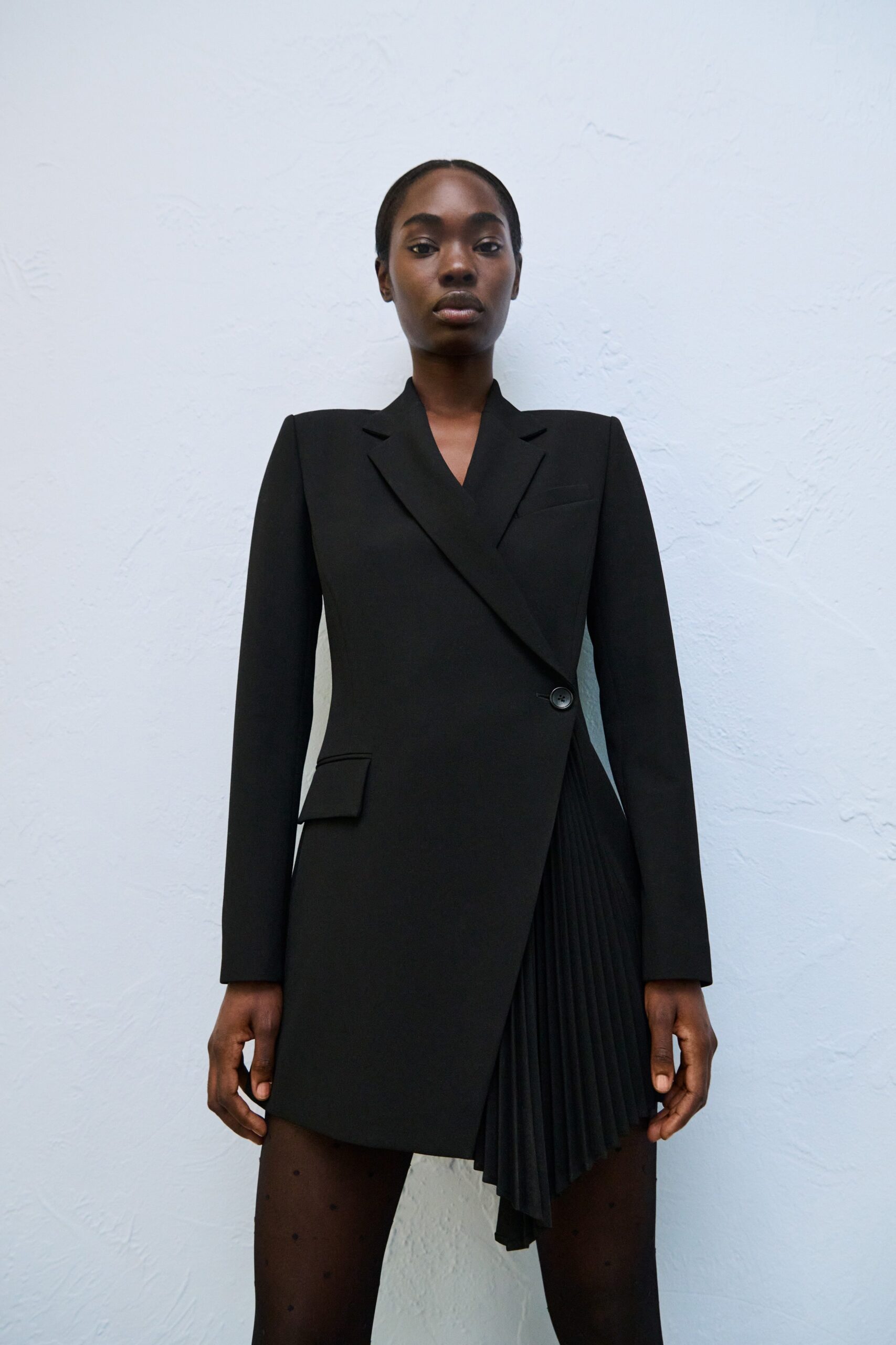 black cotton long-sleeve collared fitted structured buttoned blazer