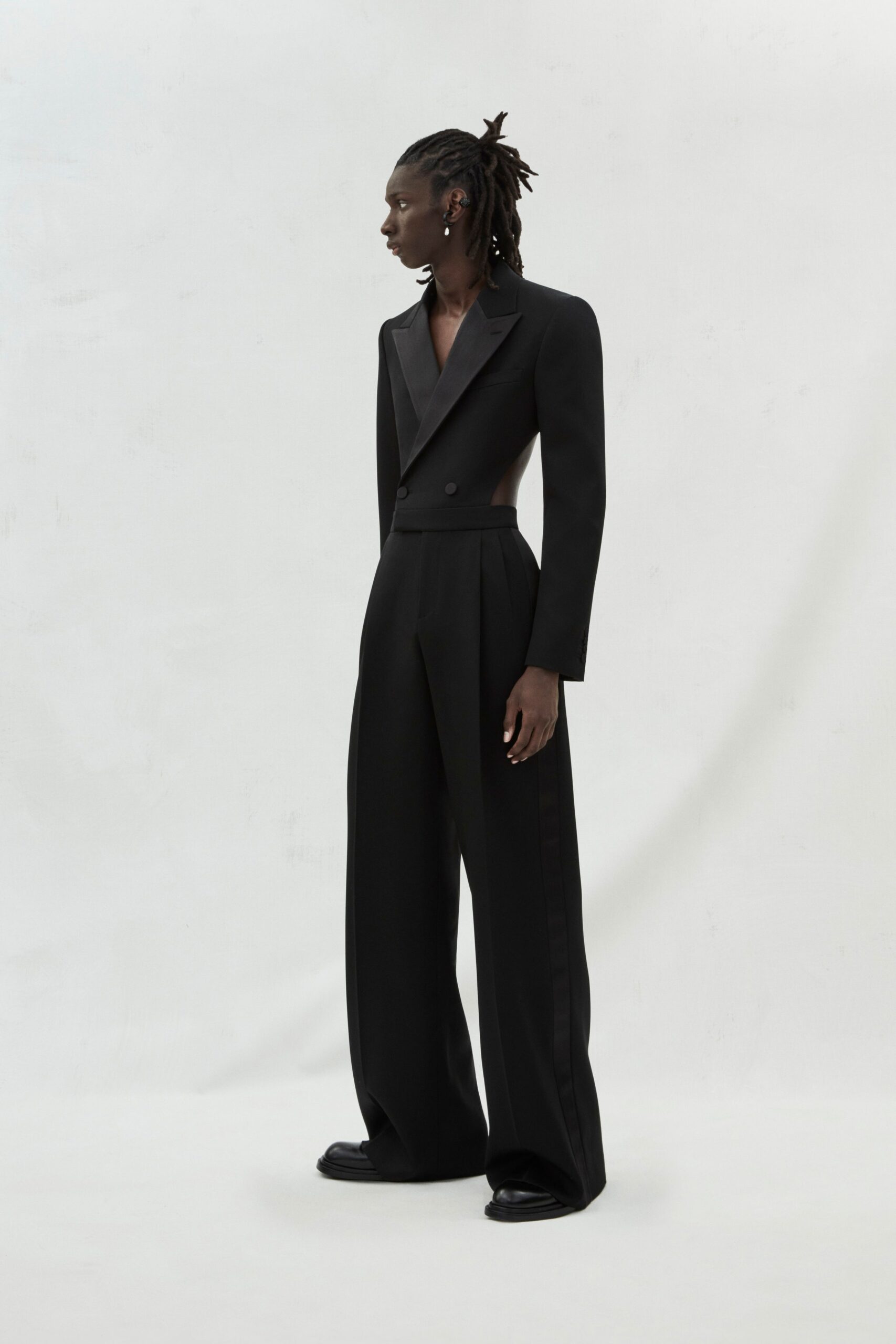 black wool long-sleeve collared tailored straight-leg suit