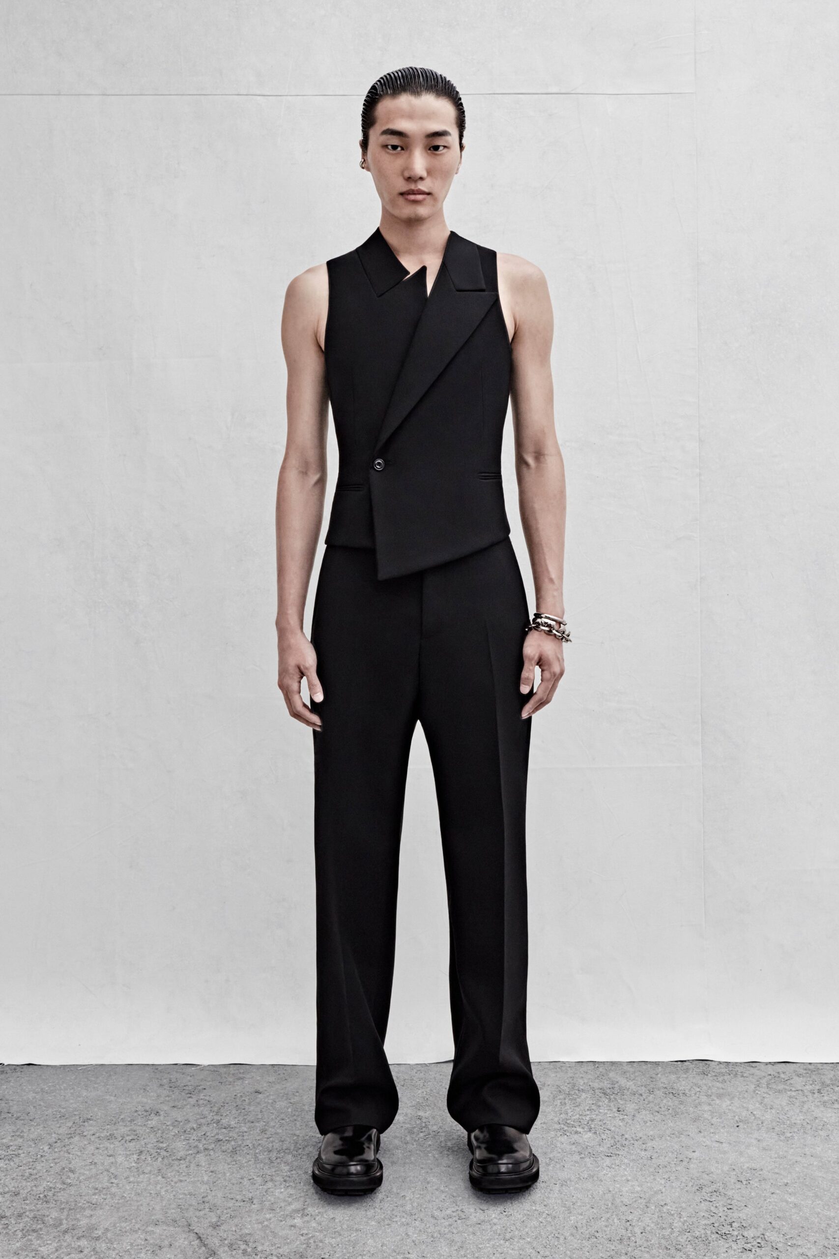 black wool sleeveless collared fitted structured suit