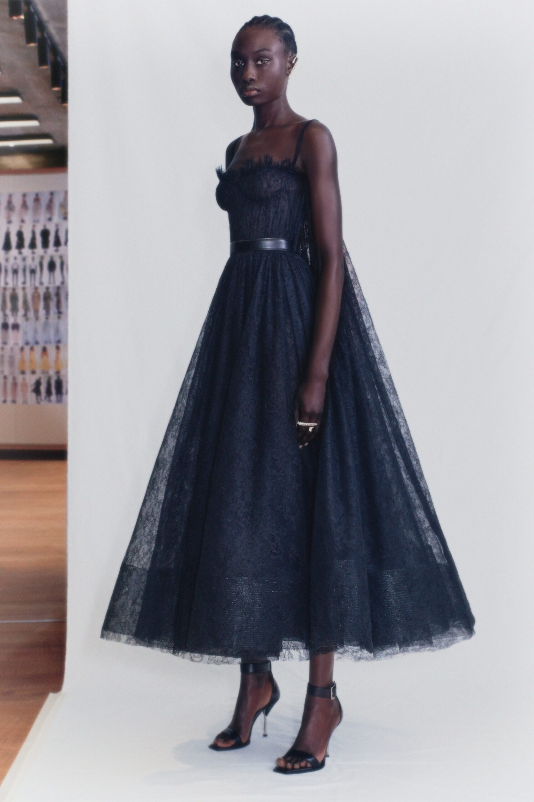 black lace sleeveless dress