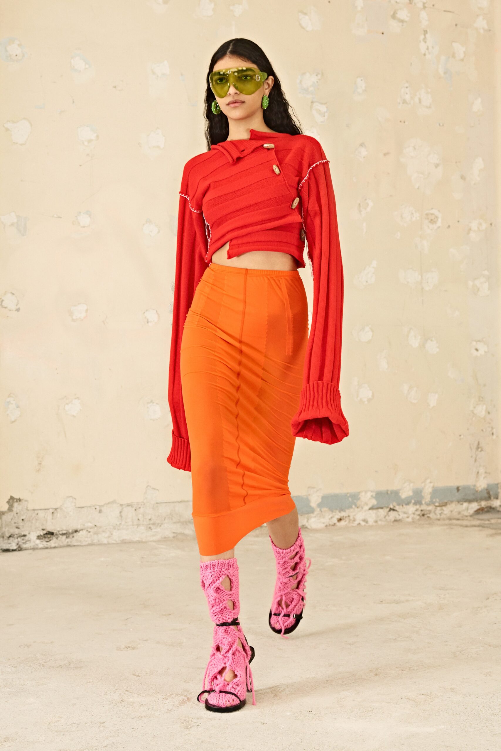 red cotton long-sleeve collared fitted ruched cropped top