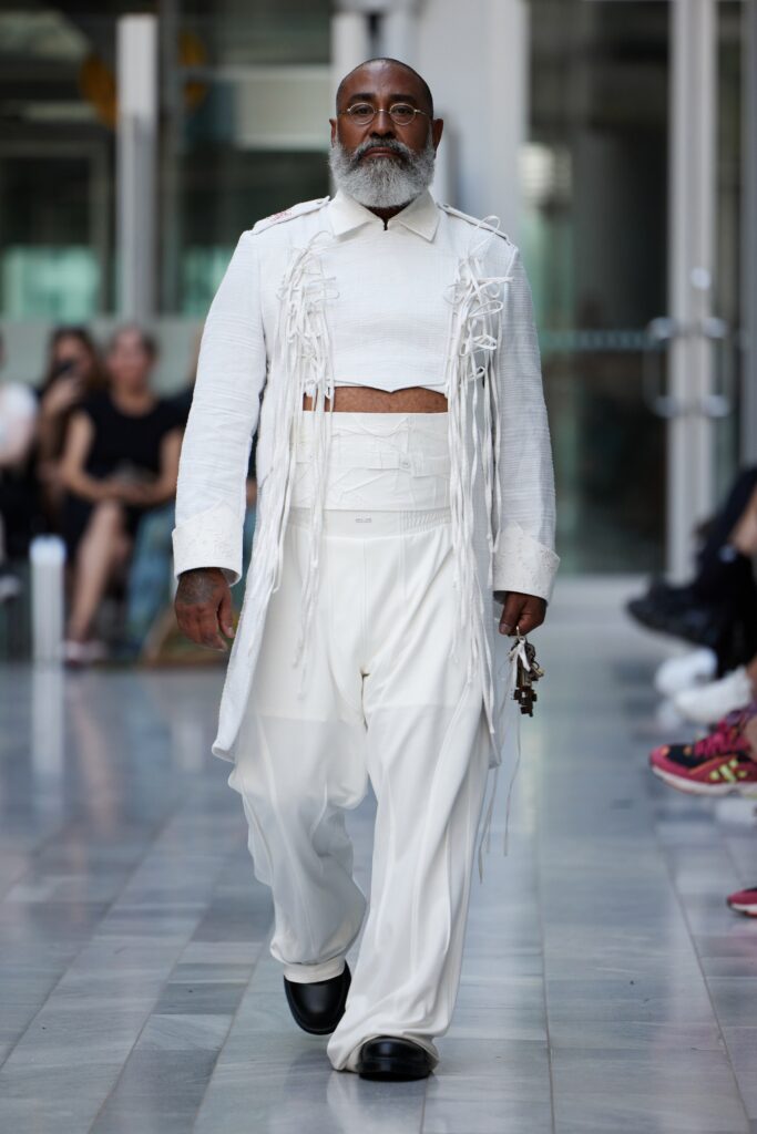 An oversized white coat paired with loose-fitting white pants, creating a modern and stylish look.