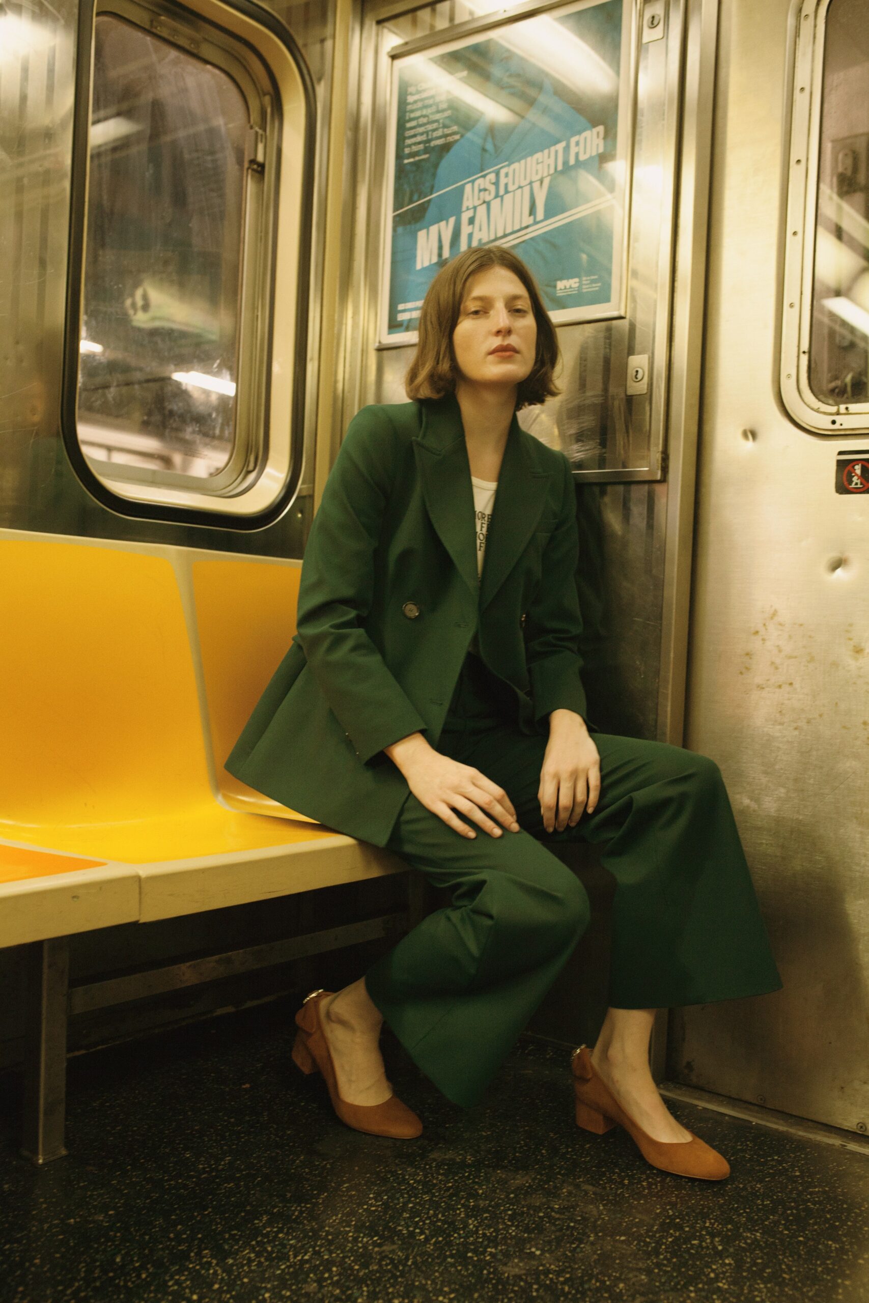 green long-sleeve collared tailored suit