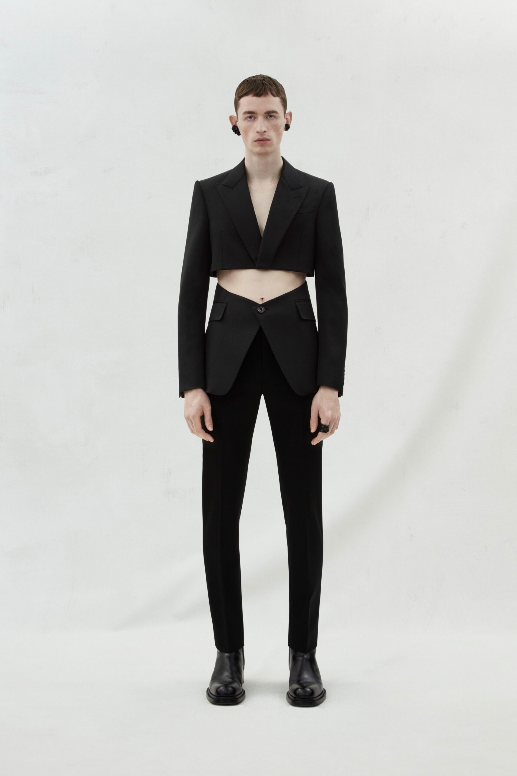 black wool long-sleeve collared tailored buttoned cropped blazer