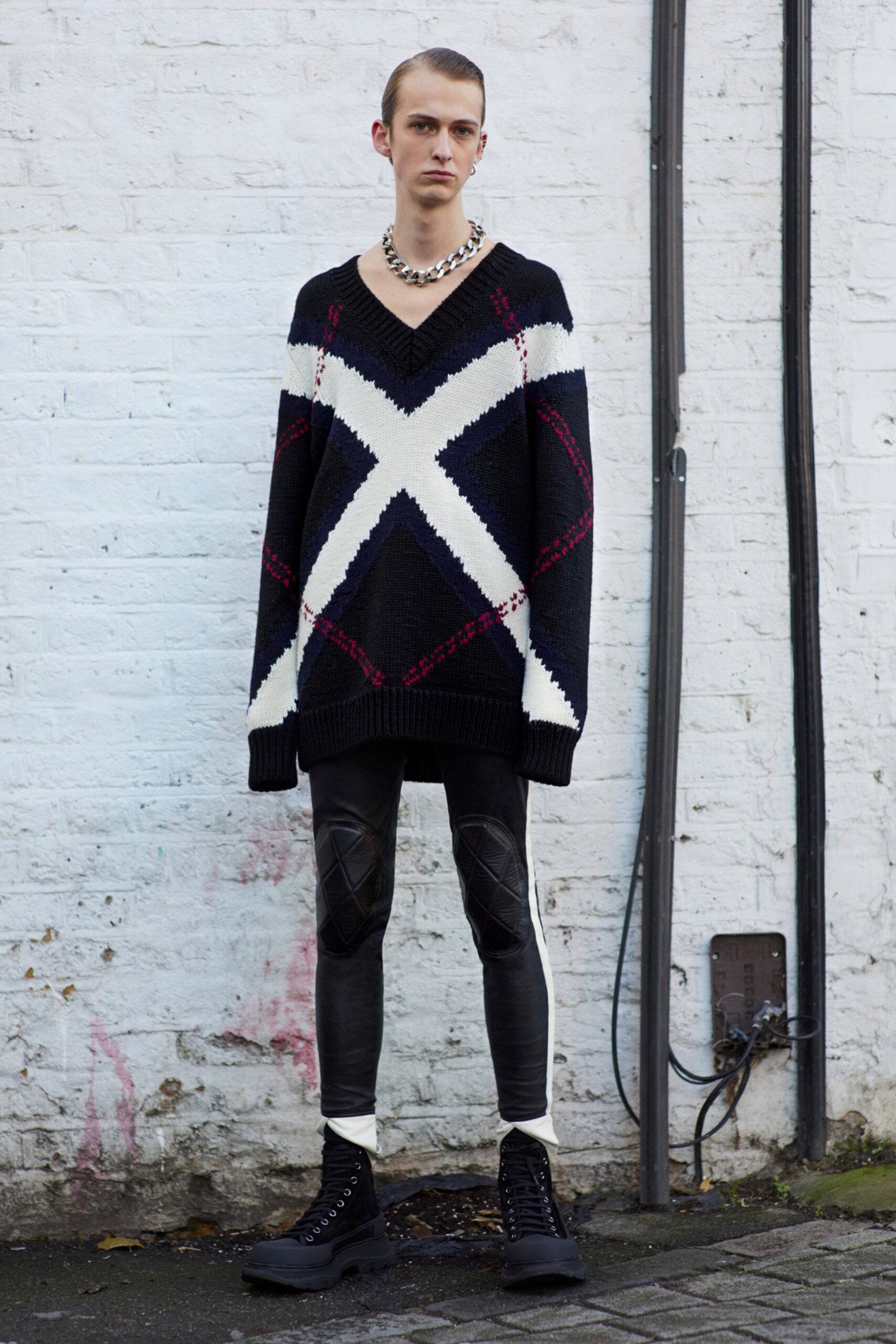 oversized black and white sweater