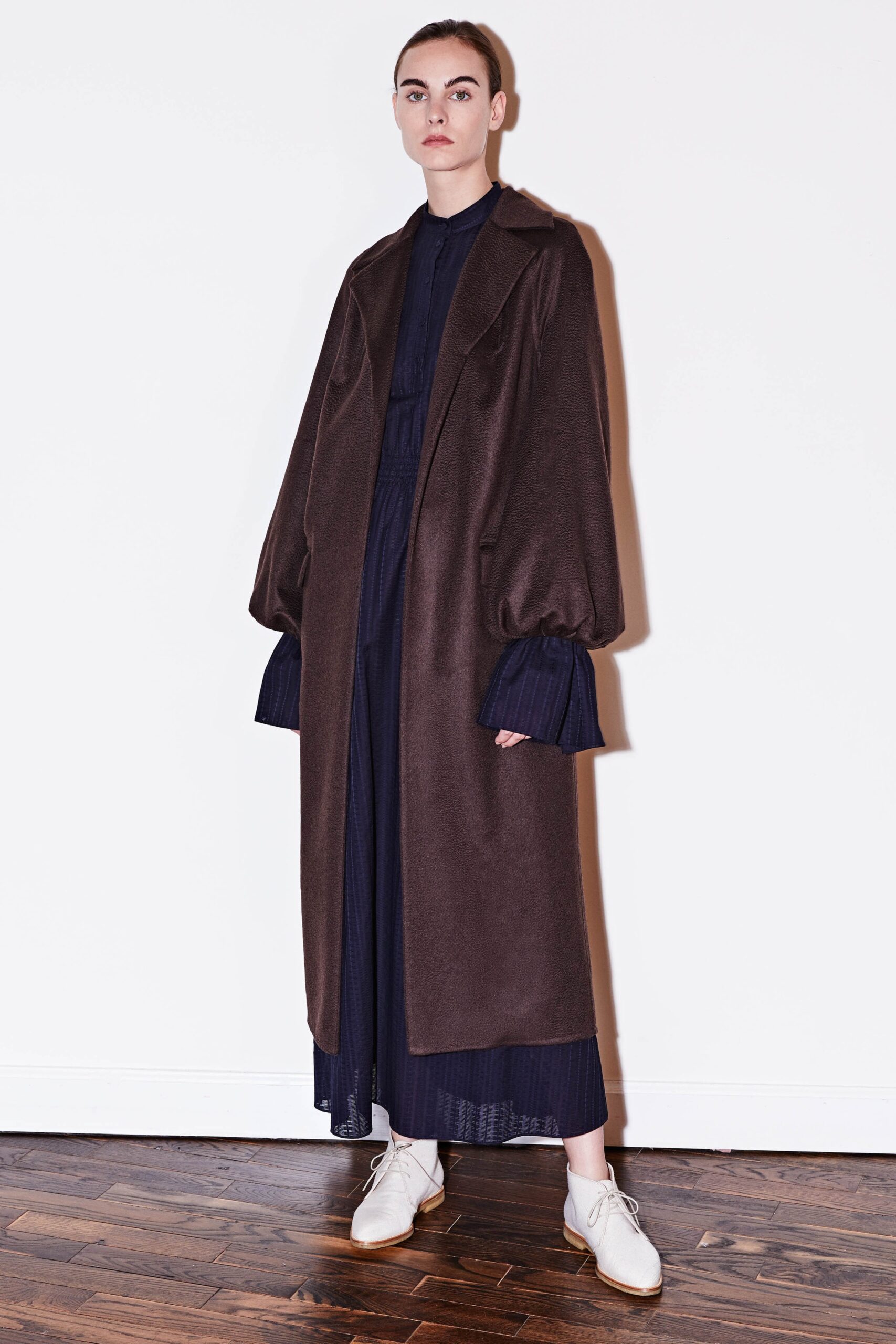 brown wool long-sleeve collared relaxed buttoned pockets coat