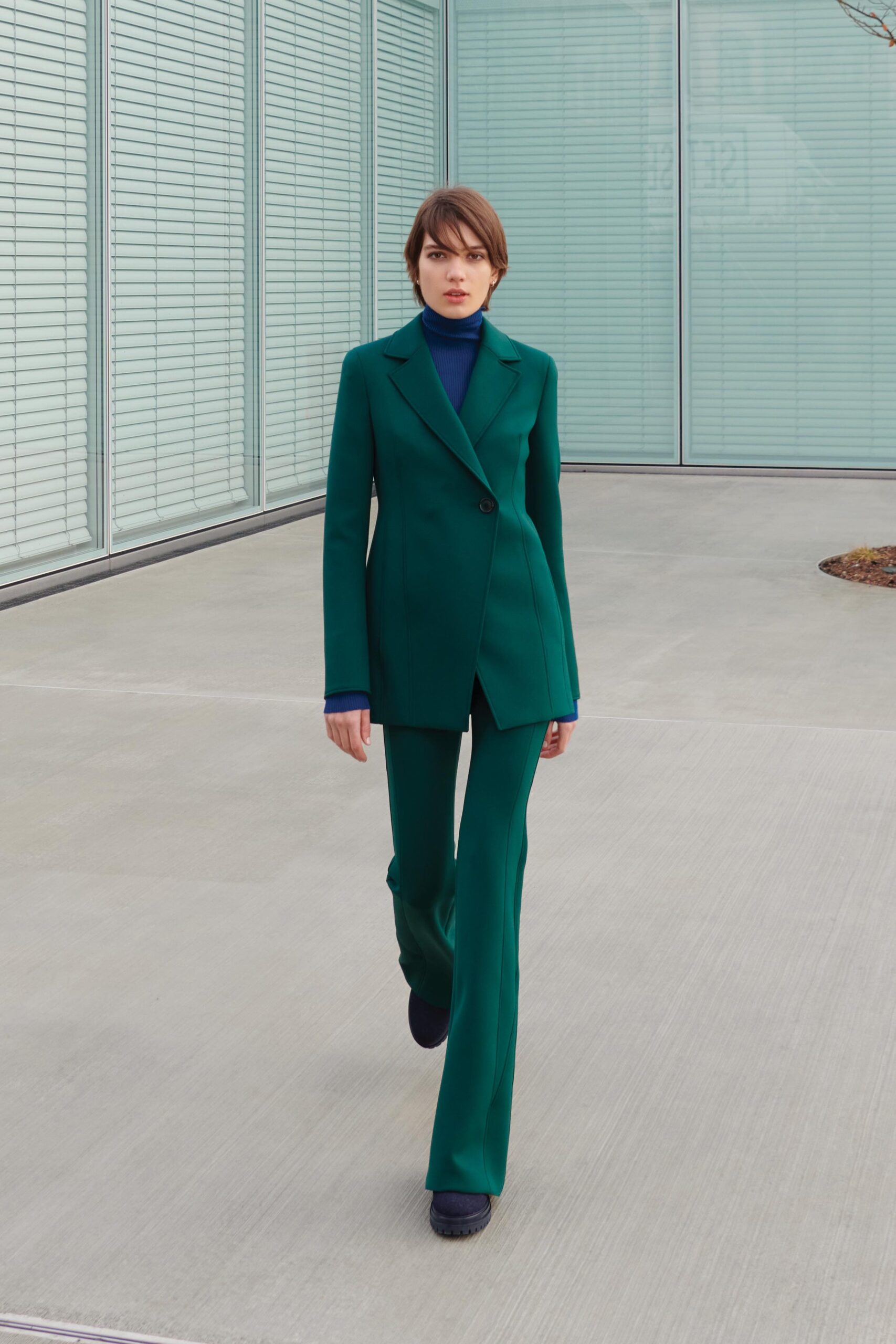 green wool long-sleeve collared tailored straight-leg suit