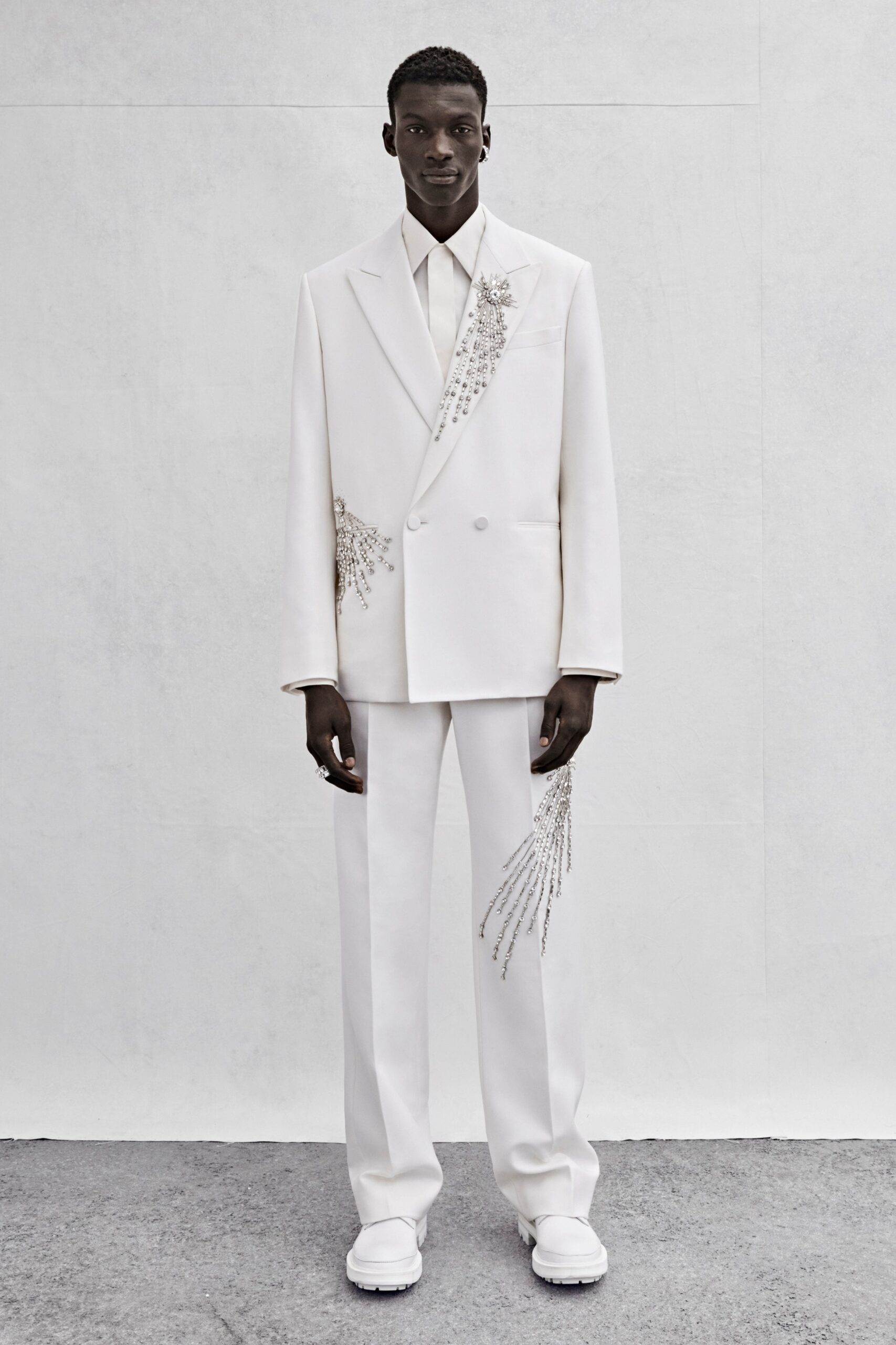 white cotton long-sleeve collared tailored embroidered suit