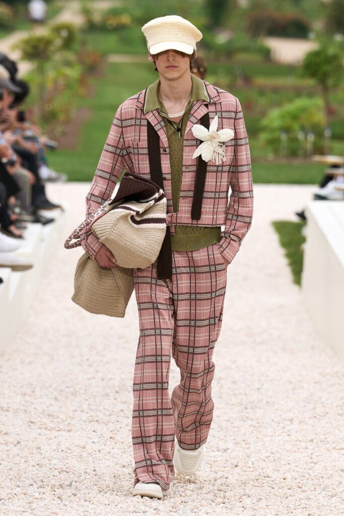 A relaxed pink checked jacket paired with matching pants, featuring a collared design.