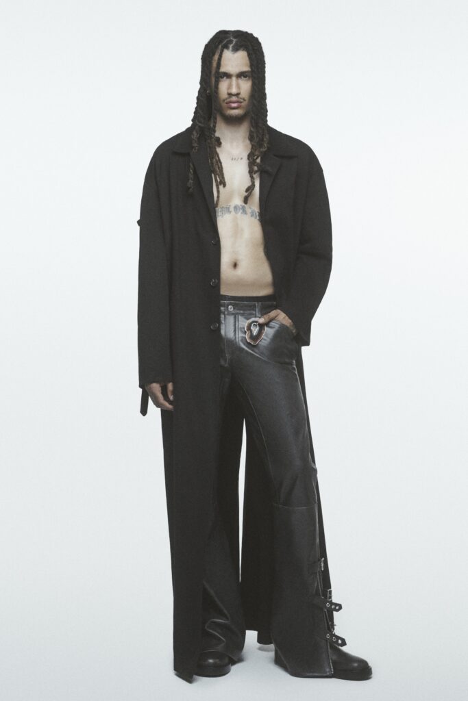 A relaxed black coat paired with wide-leg black denim pants for a bold look.