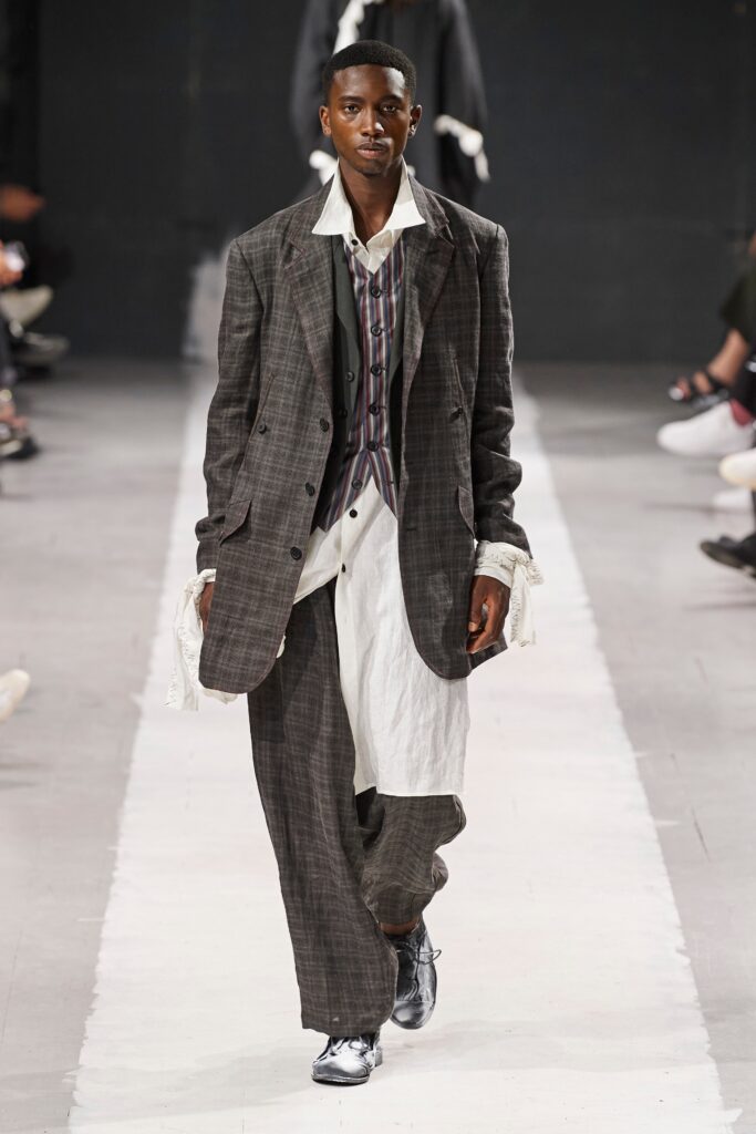 A relaxed gray checked suit with long sleeves and a collared shirt.