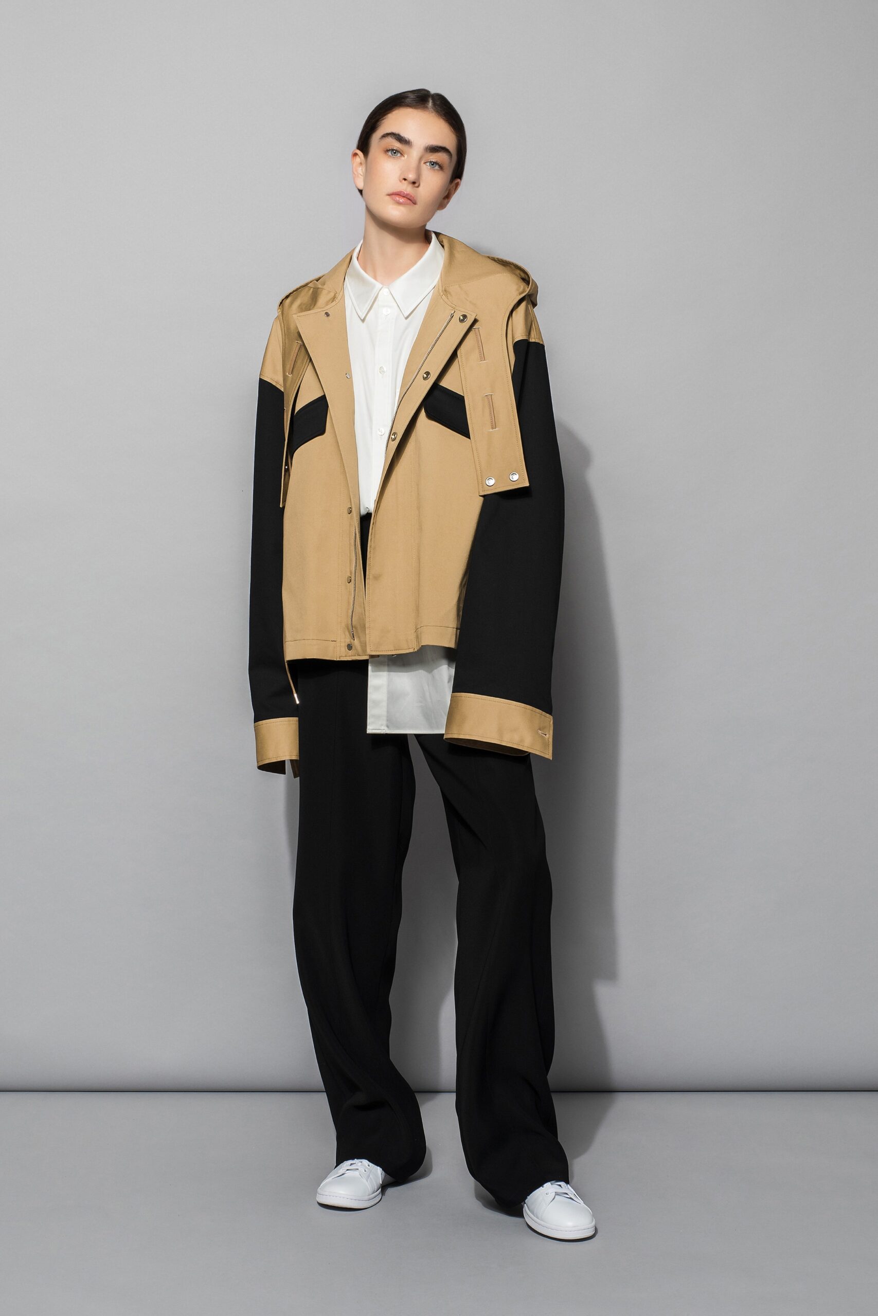 beige long-sleeve collared oversized zippered jacket