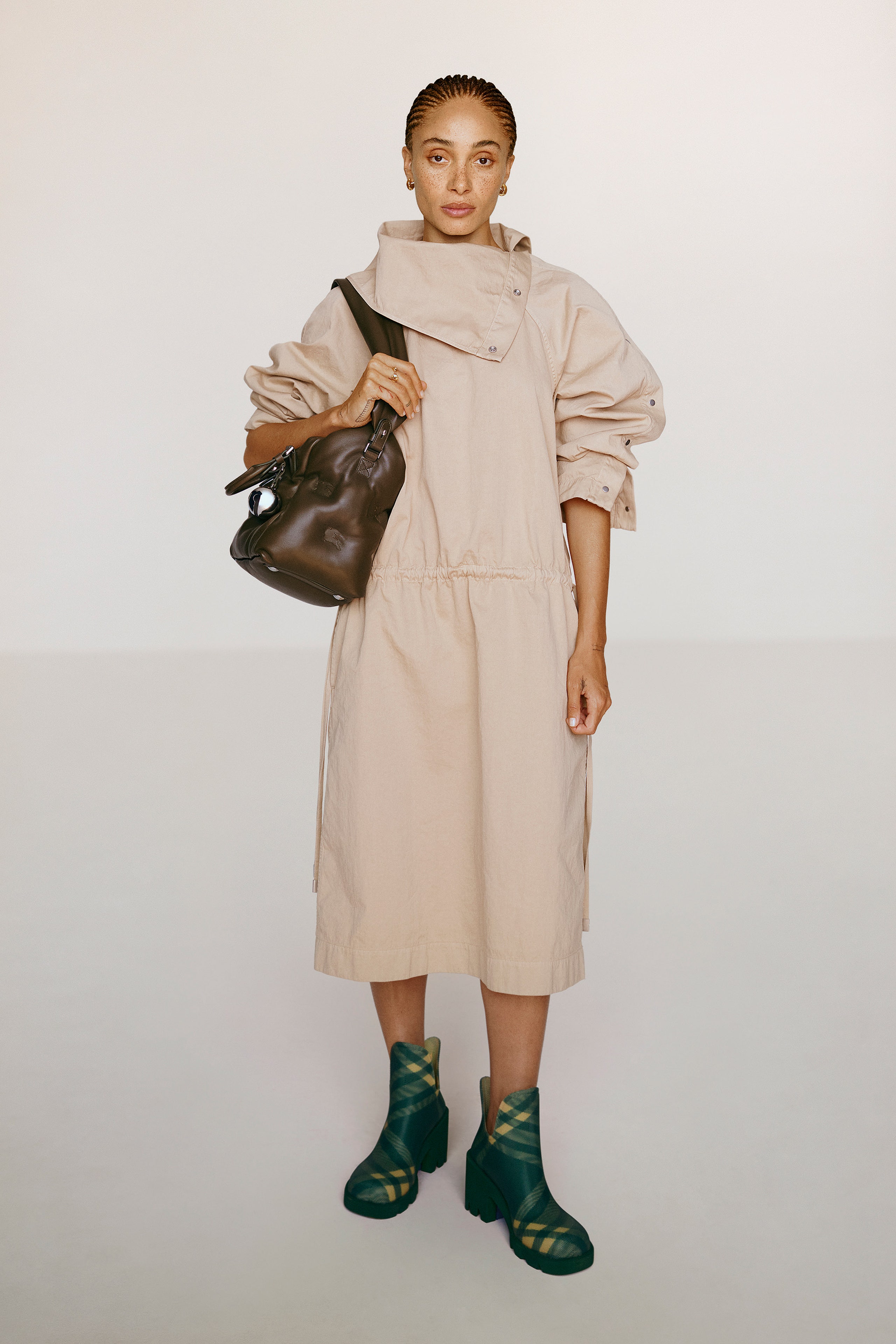 A relaxed beige cotton dress with long sleeves and a belted waist for a stylish look.